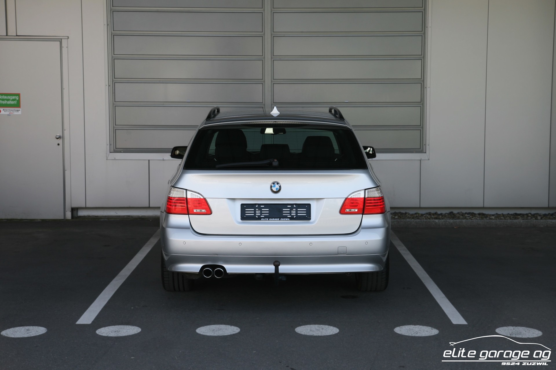 BMW 550i Touring Steptronic-image-3