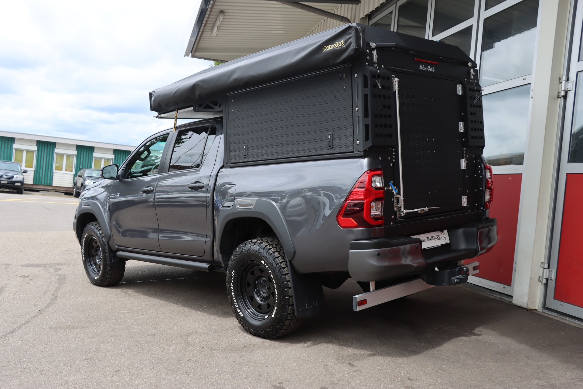 TOYOTA Hilux 2.8D-4D Invincible Double Cab 4x4 A-image-6
