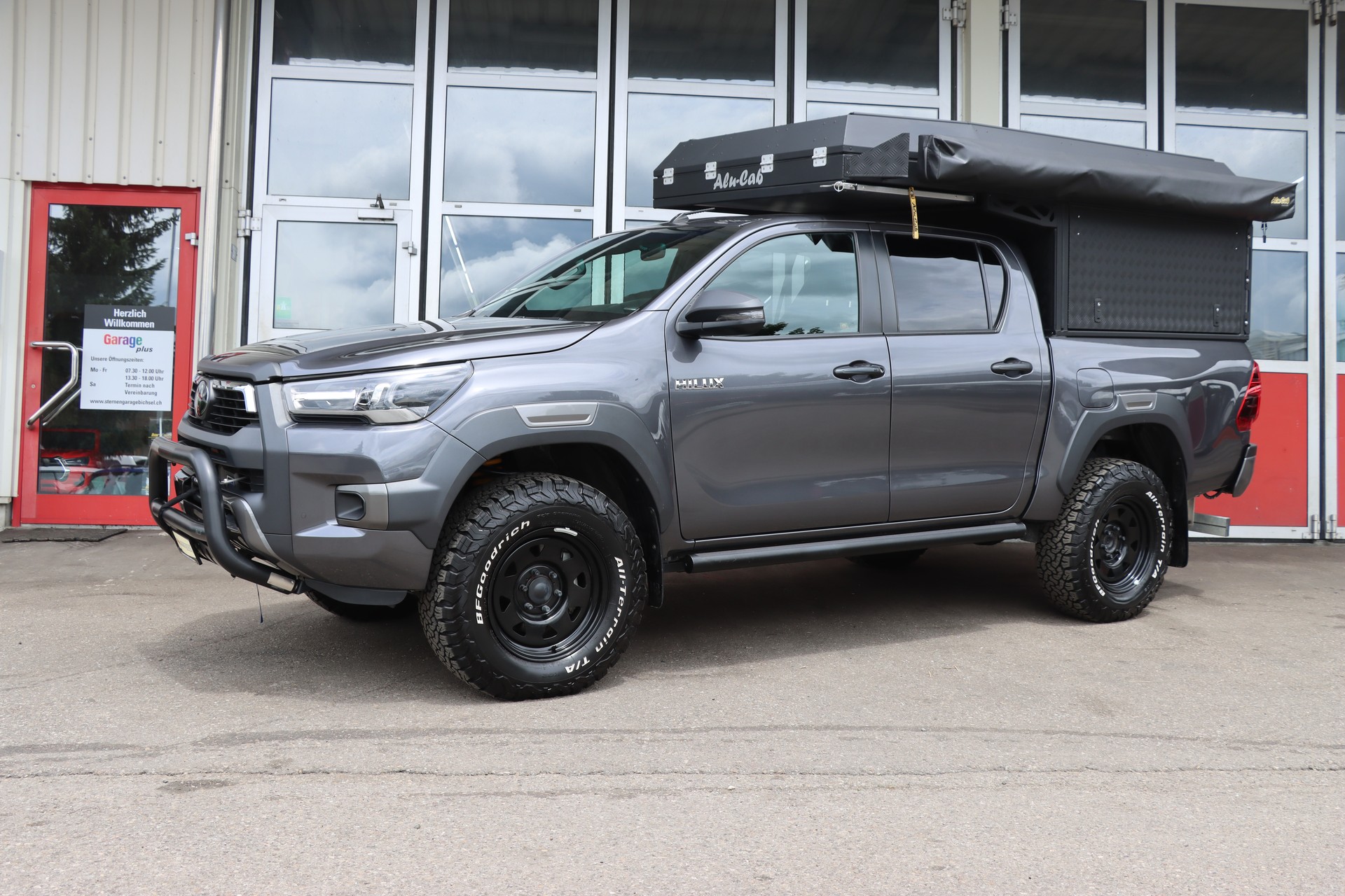 TOYOTA Hilux 2.8D-4D Invincible Double Cab 4x4 A-image-4