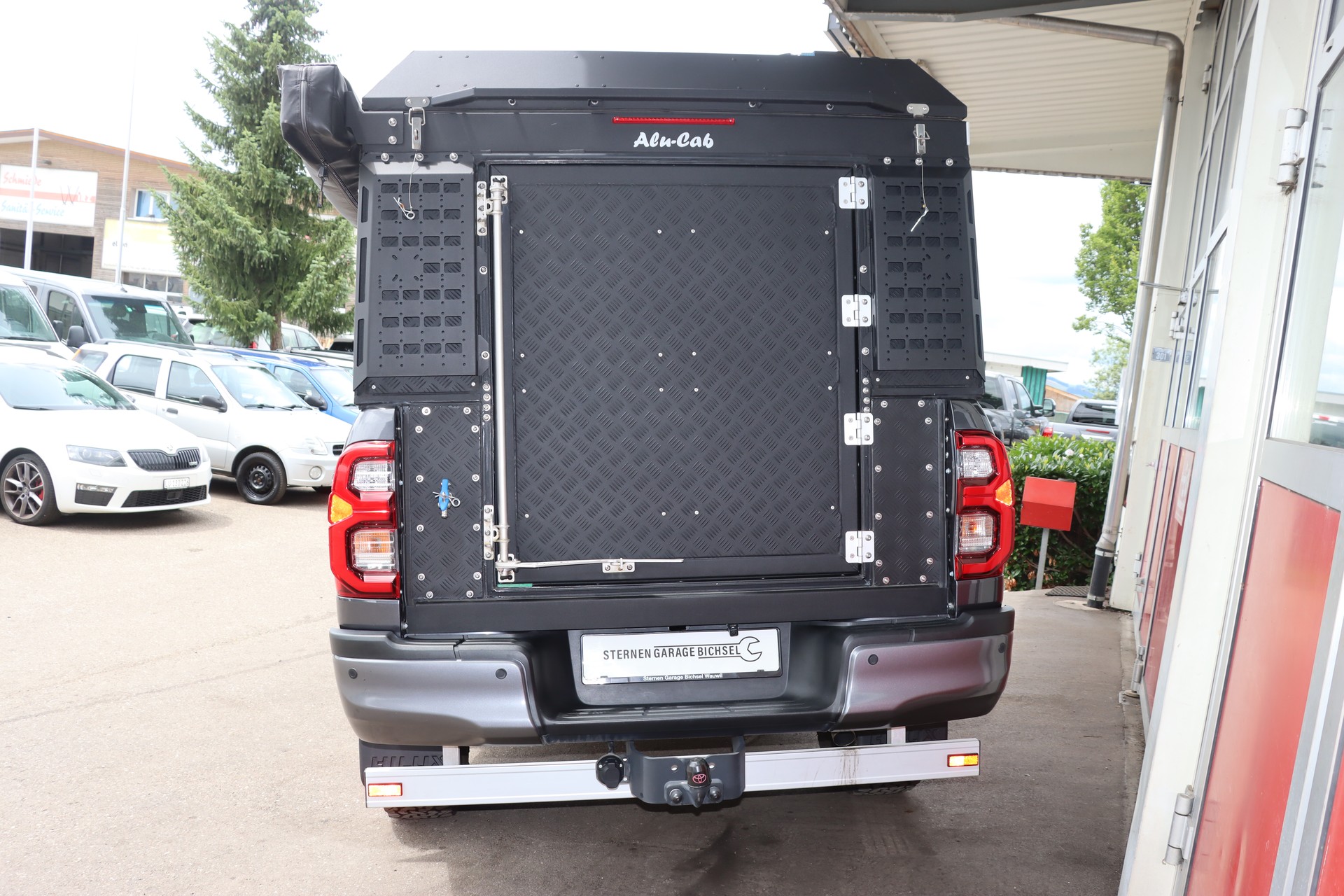 TOYOTA Hilux 2.8D-4D Invincible Double Cab 4x4 A-image-8