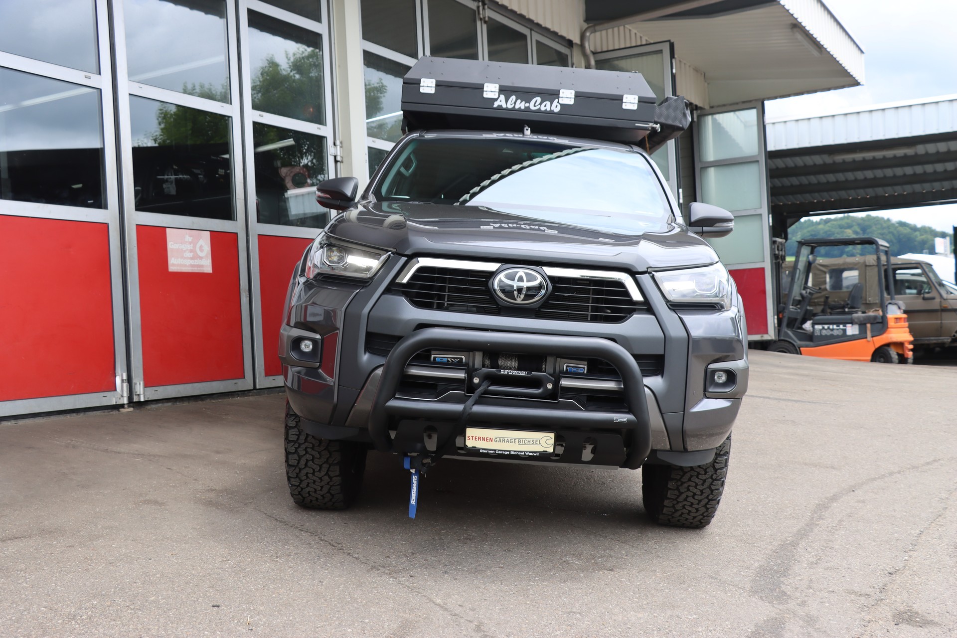 TOYOTA Hilux 2.8D-4D Invincible Double Cab 4x4 A-showroom-element-2