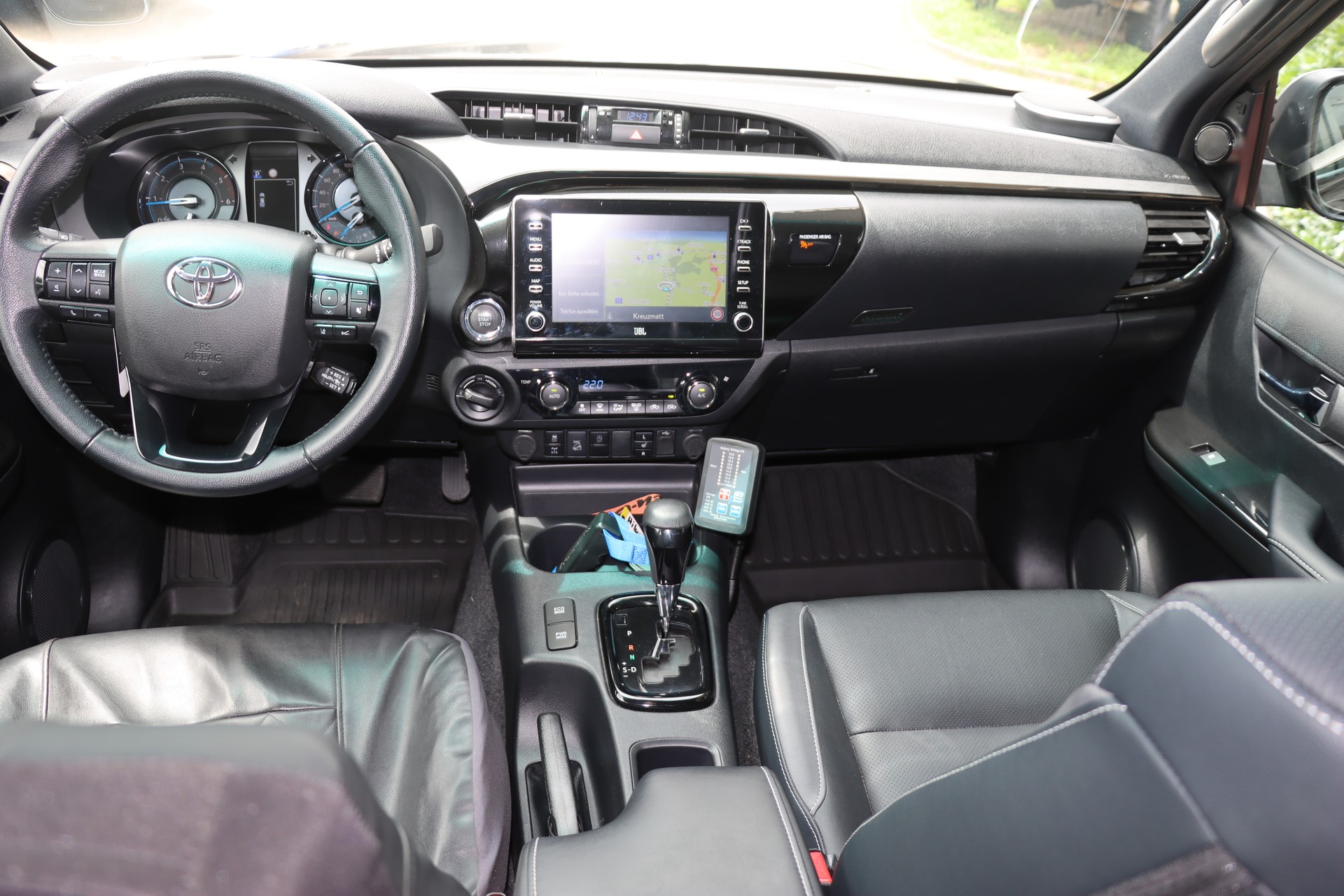 TOYOTA Hilux 2.8D-4D Invincible Double Cab 4x4 A-image-9