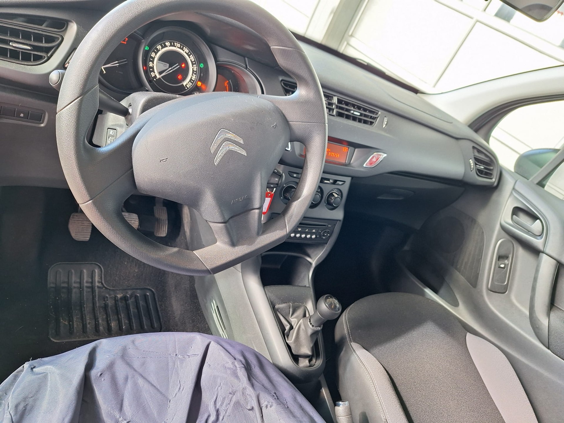 CITROEN C3 1.0i Attraction-image-5