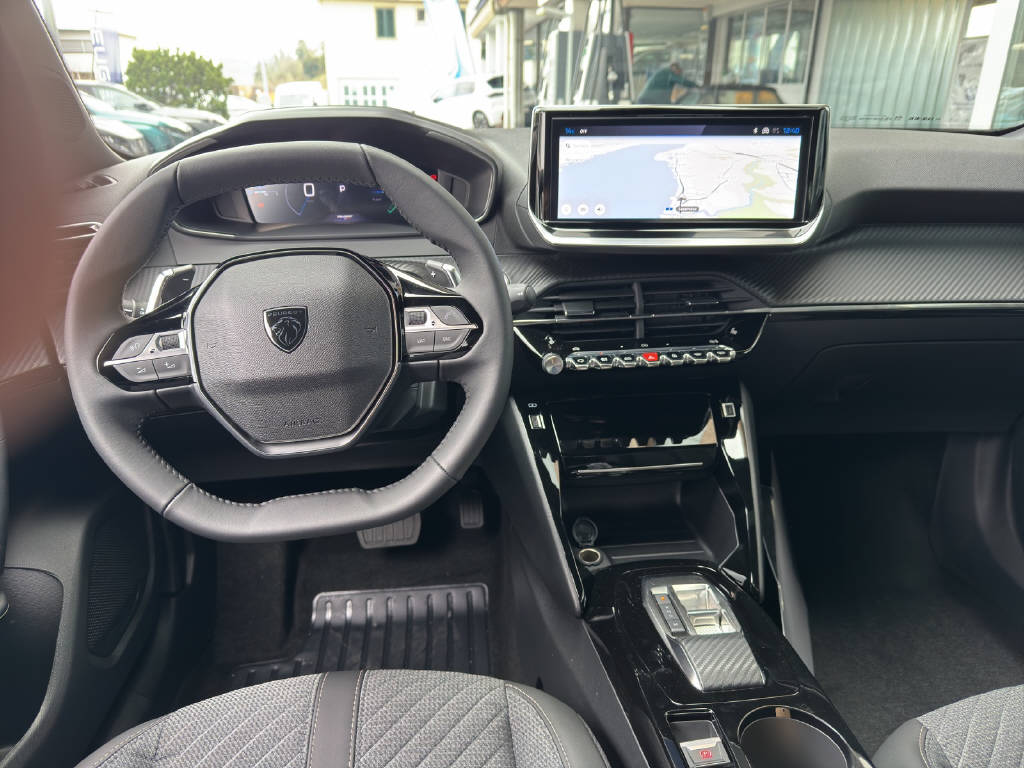 PEUGEOT 2008 1.2 Hybrid Allure-image-6