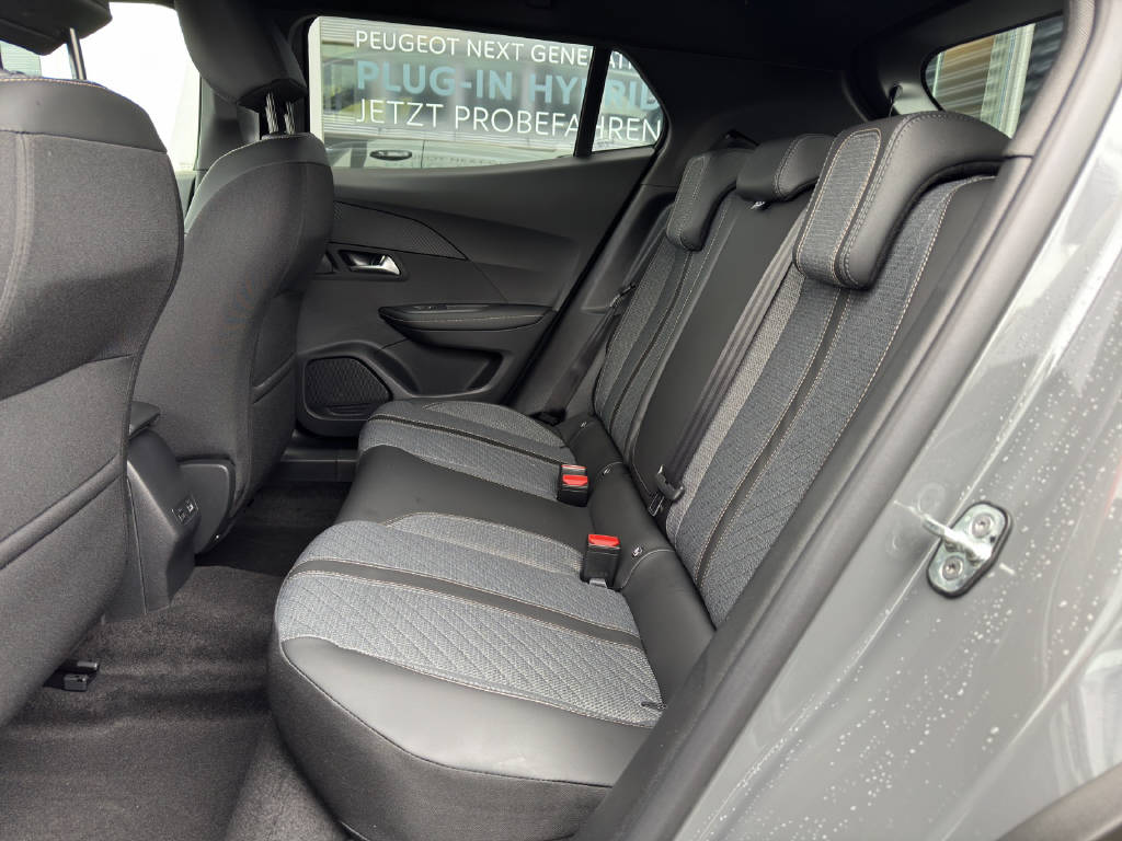PEUGEOT 2008 1.2 Hybrid Allure-image-7