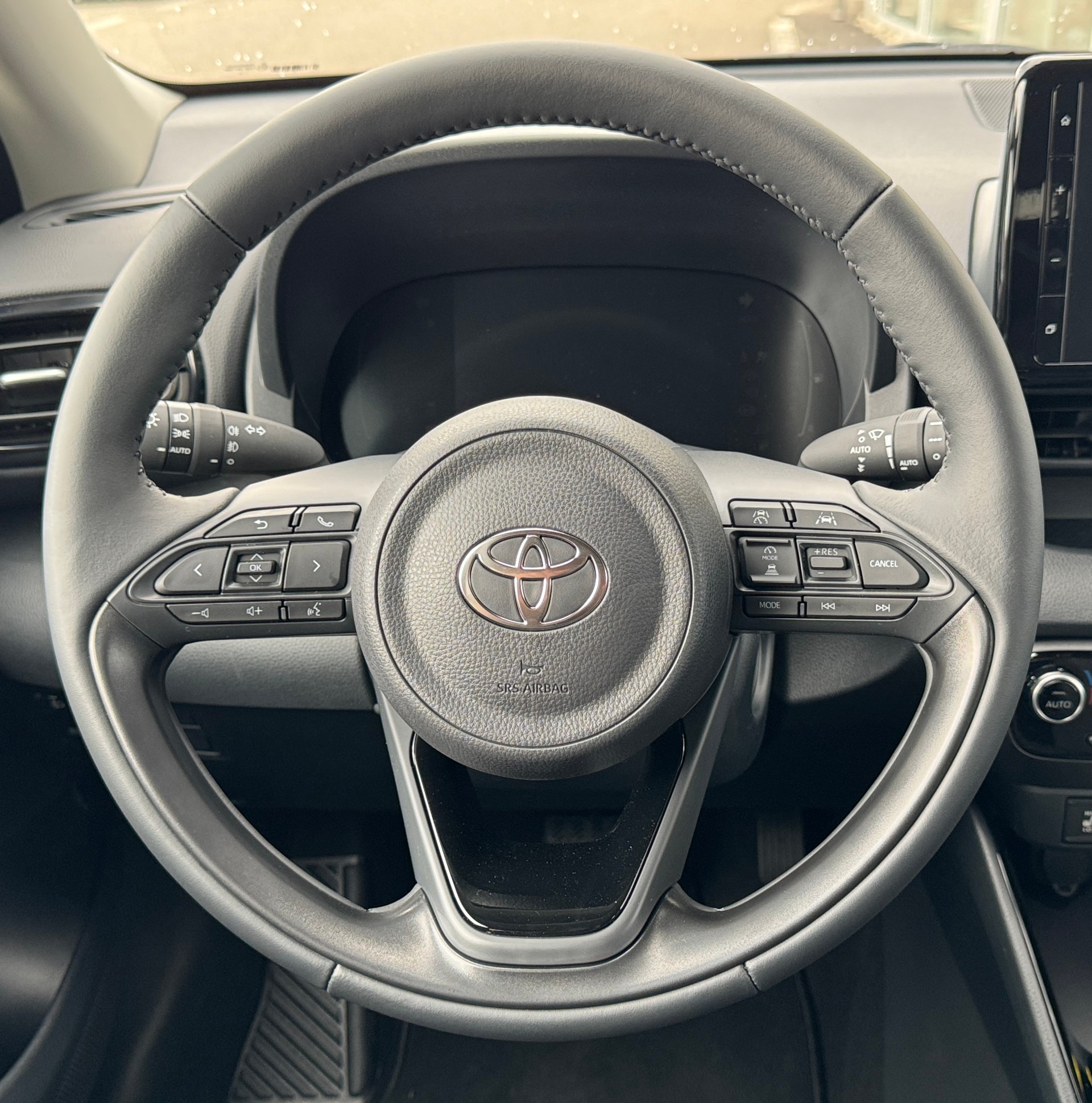 TOYOTA Yaris 1.5 Trend e-CVT-image-15