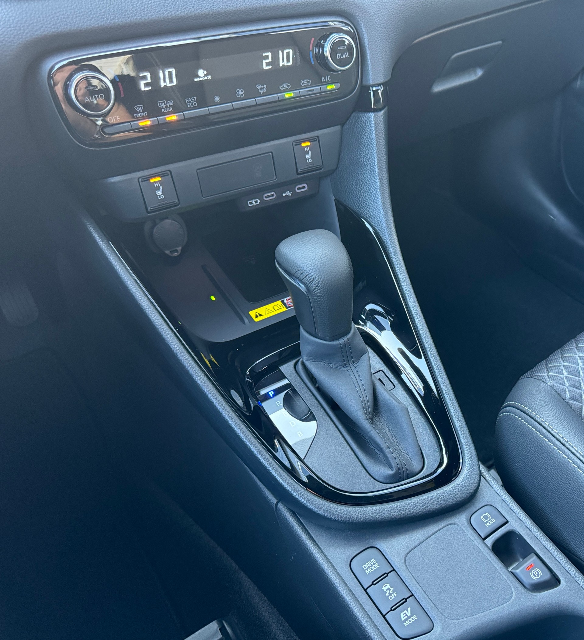 TOYOTA Yaris 1.5 Trend e-CVT-image-22