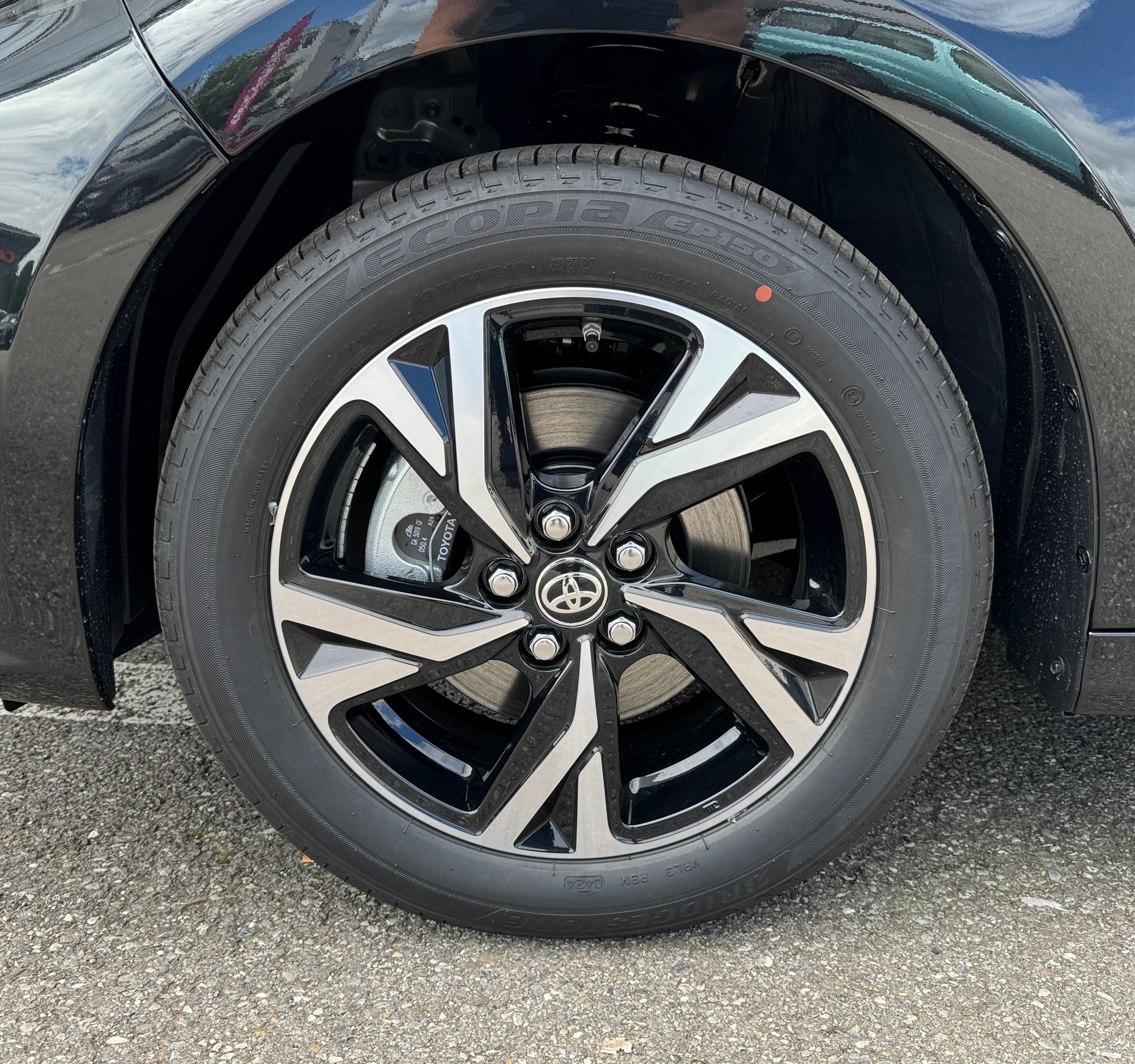 TOYOTA Yaris 1.5 Trend e-CVT-image-5