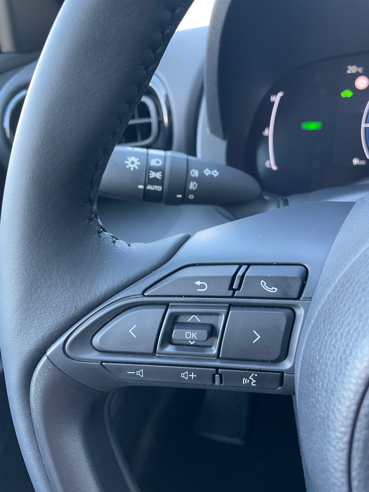 TOYOTA Yaris 1.5 Trend e-CVT-image-17