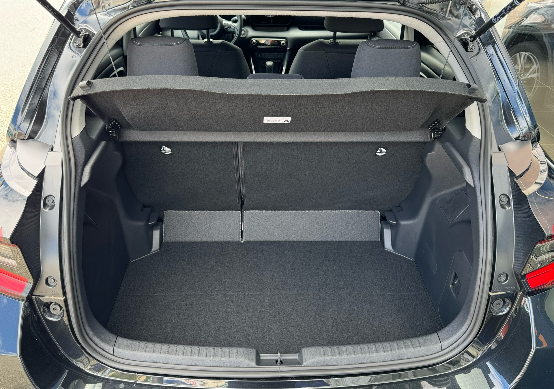 TOYOTA Yaris 1.5 Trend e-CVT-image-8