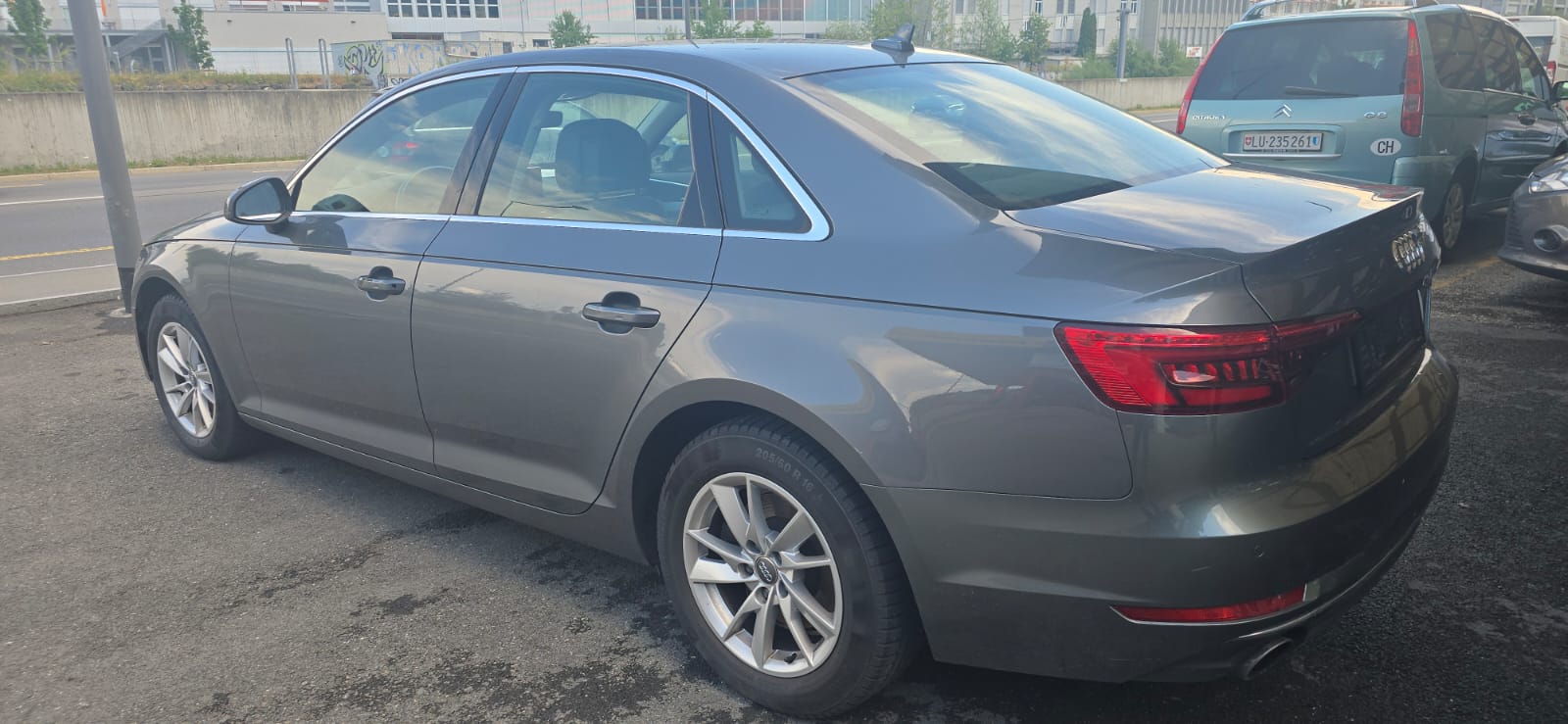 AUDI A4 2.0 TFSI Design S-tronic-image-4