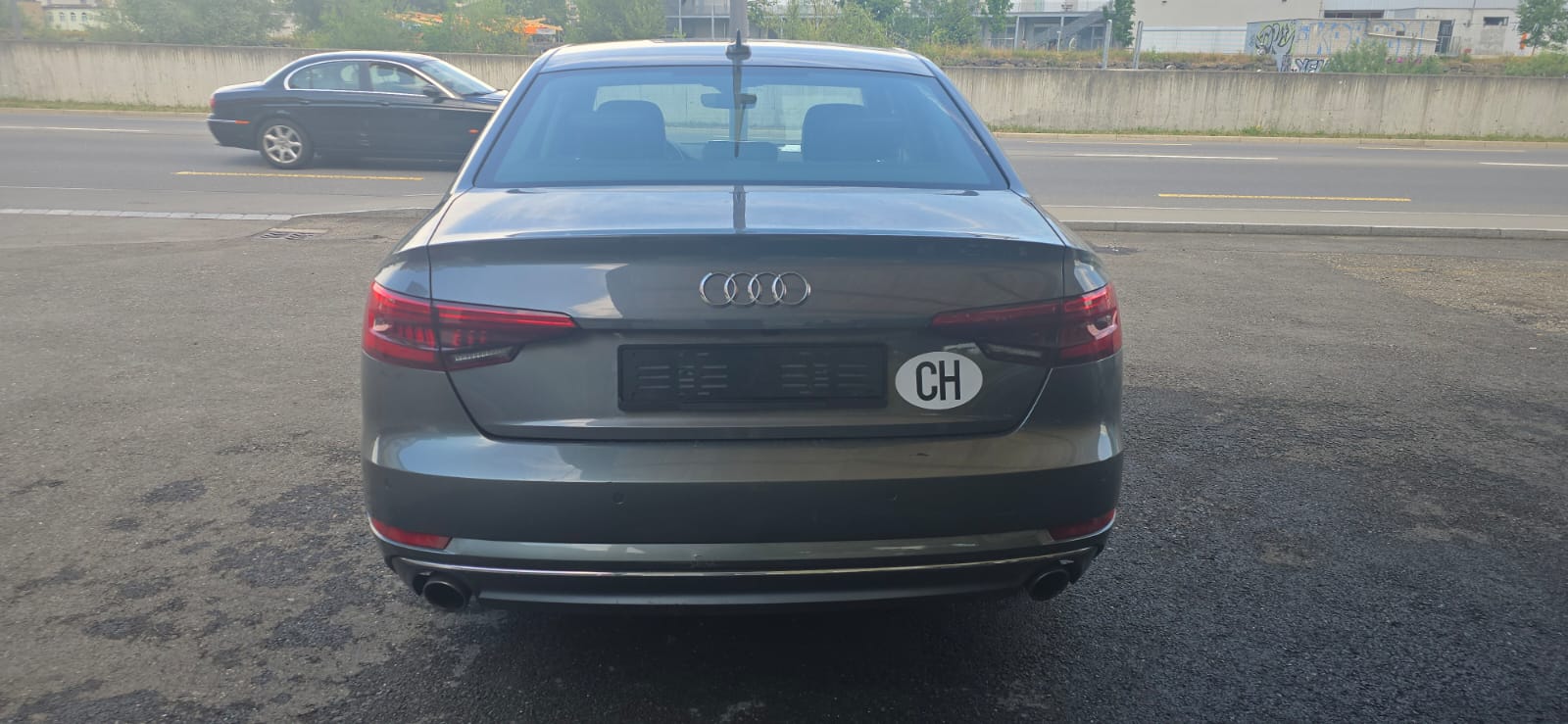 AUDI A4 2.0 TFSI Design S-tronic-image-5