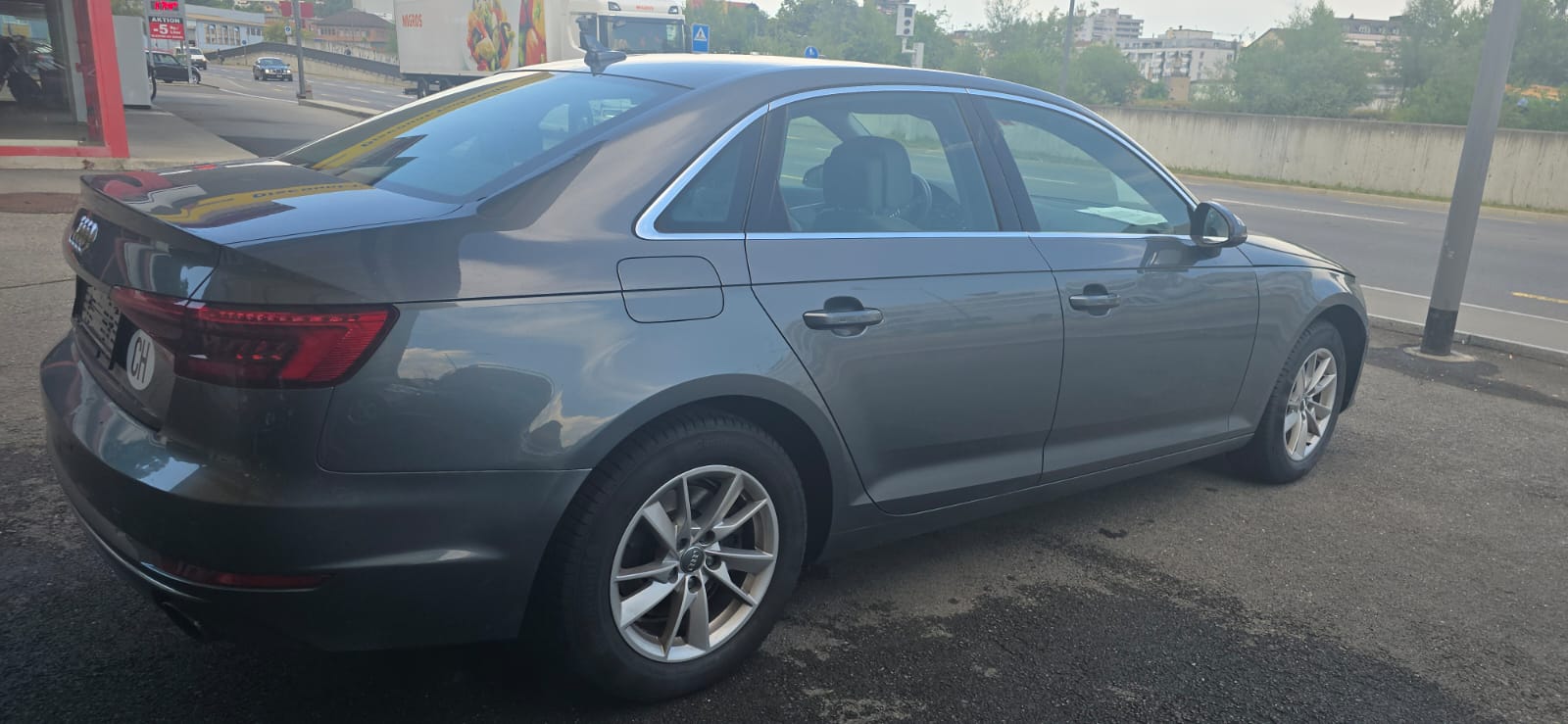 AUDI A4 2.0 TFSI Design S-tronic-image-3