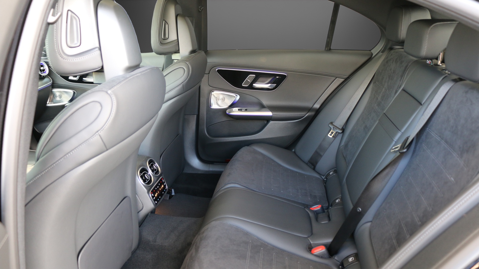 MERCEDES-BENZ C 300 4 Matic-image-12