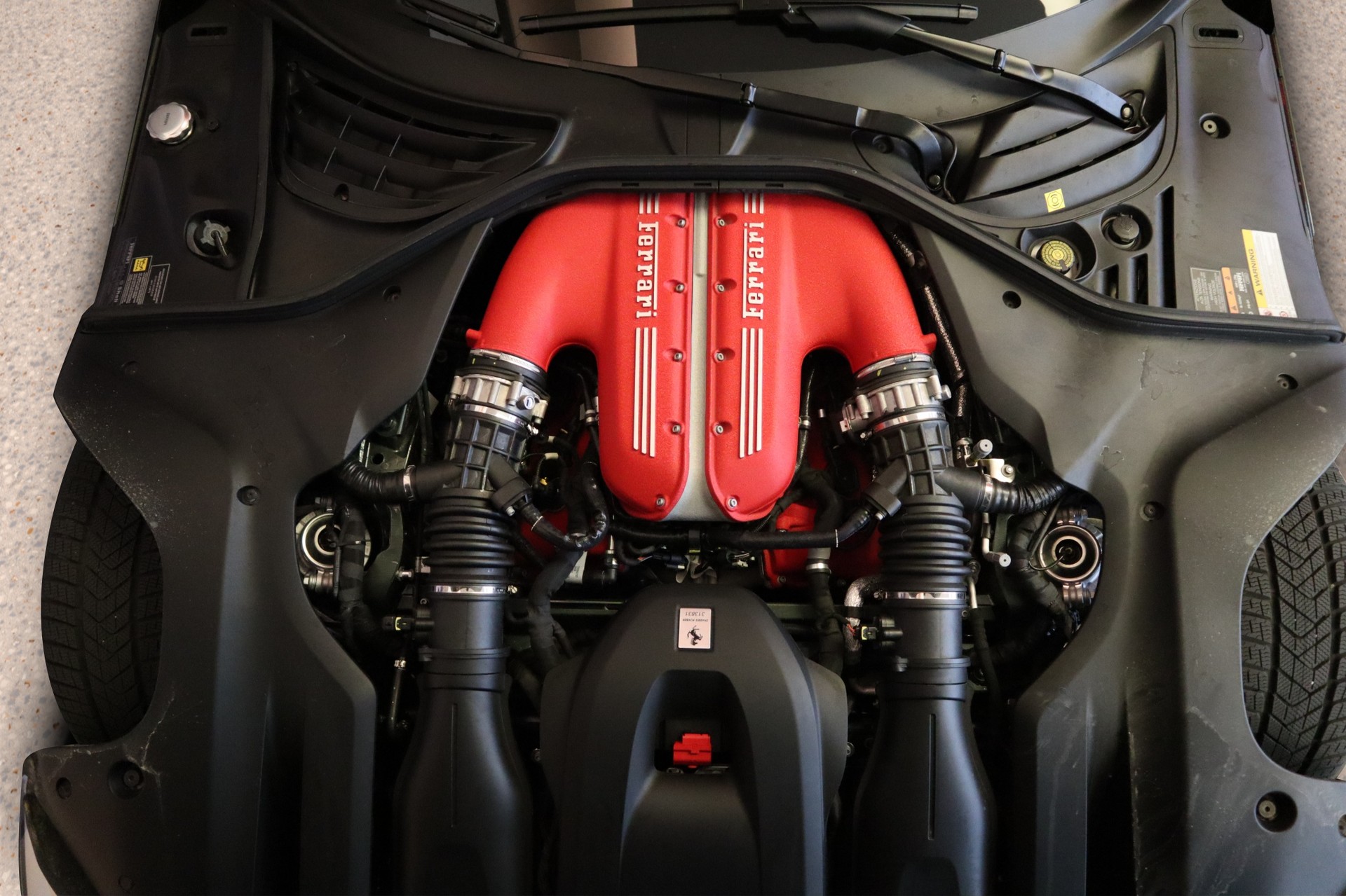 FERRARI 12 Cilindri-image-23