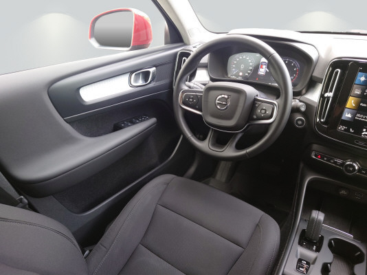 VOLVO XC40 B4 B AWD Momentum-image-4