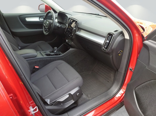 VOLVO XC40 B4 B AWD Momentum-image-6