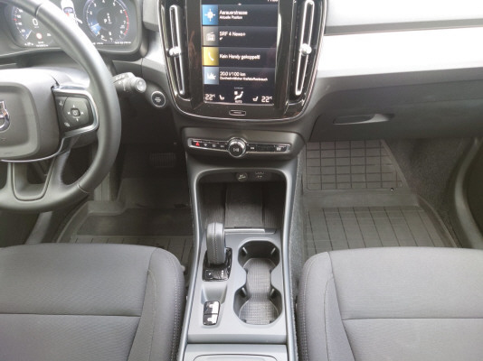 VOLVO XC40 B4 B AWD Momentum-image-5