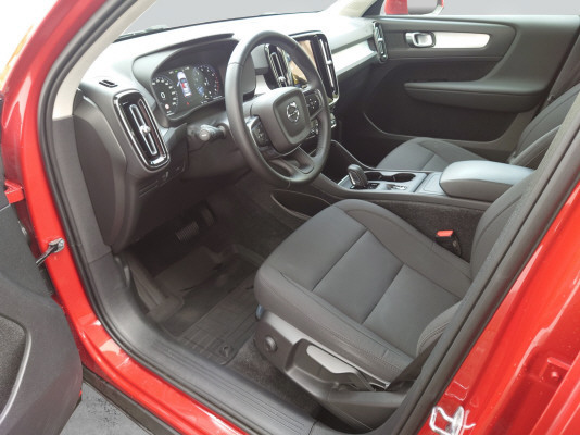 VOLVO XC40 B4 B AWD Momentum-image-9