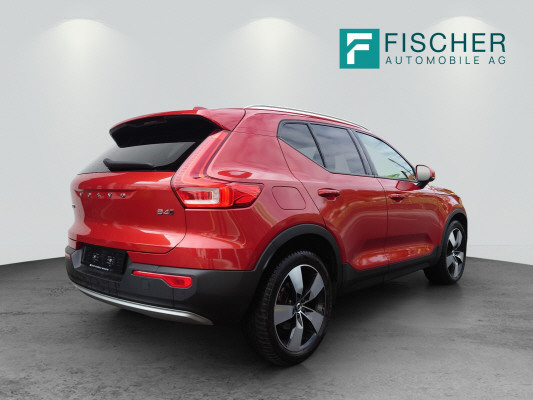 VOLVO XC40 B4 B AWD Momentum-image-1