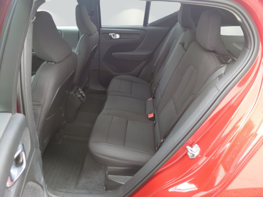 VOLVO XC40 B4 B AWD Momentum-image-8