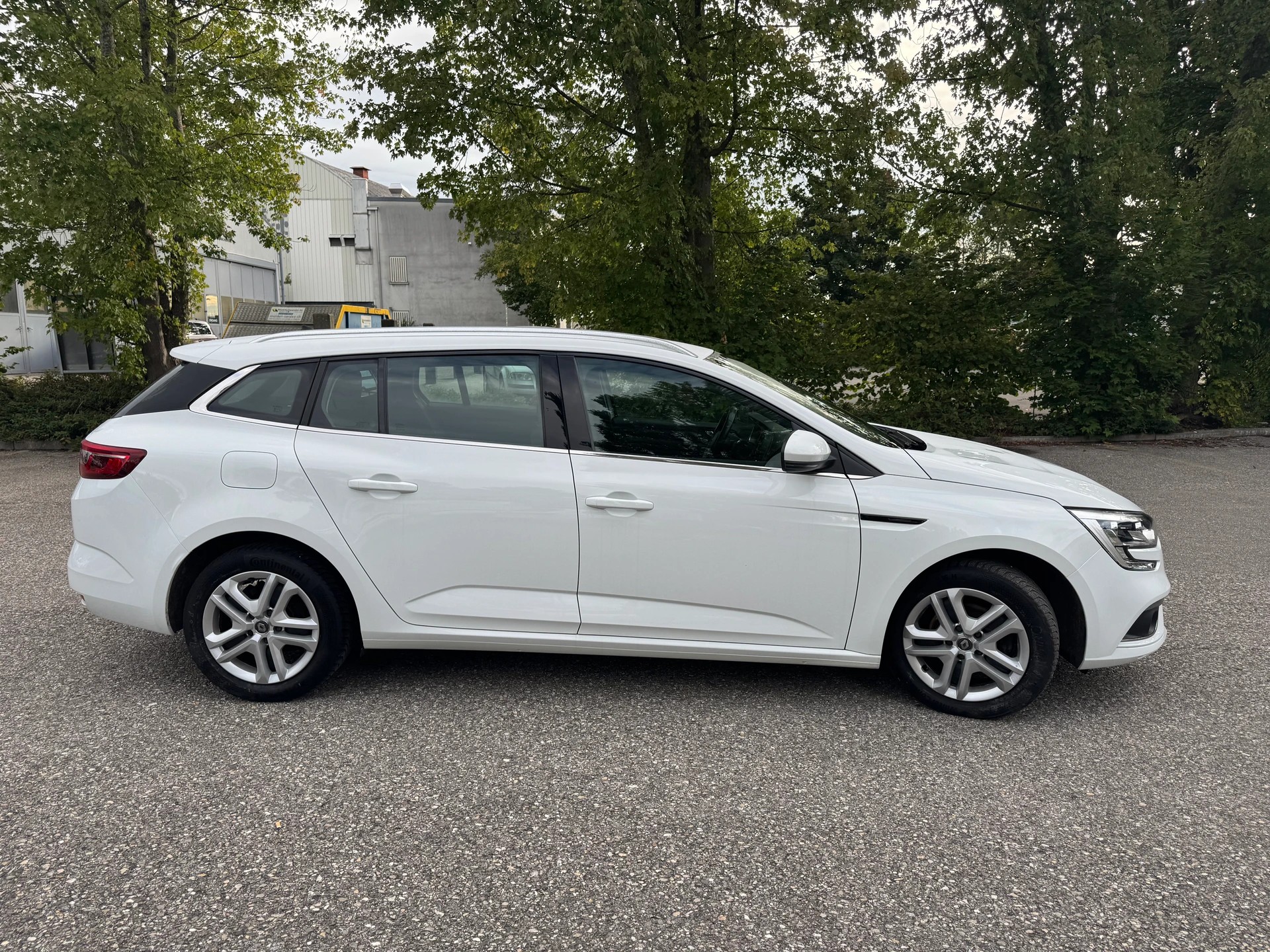 RENAULT Mégane Grandtour 1.5 dCi Business EDC ** Gr.Navi * Klima-auto * Tempomat * PDC H * Frisch Ab MFK & Service **-image-5