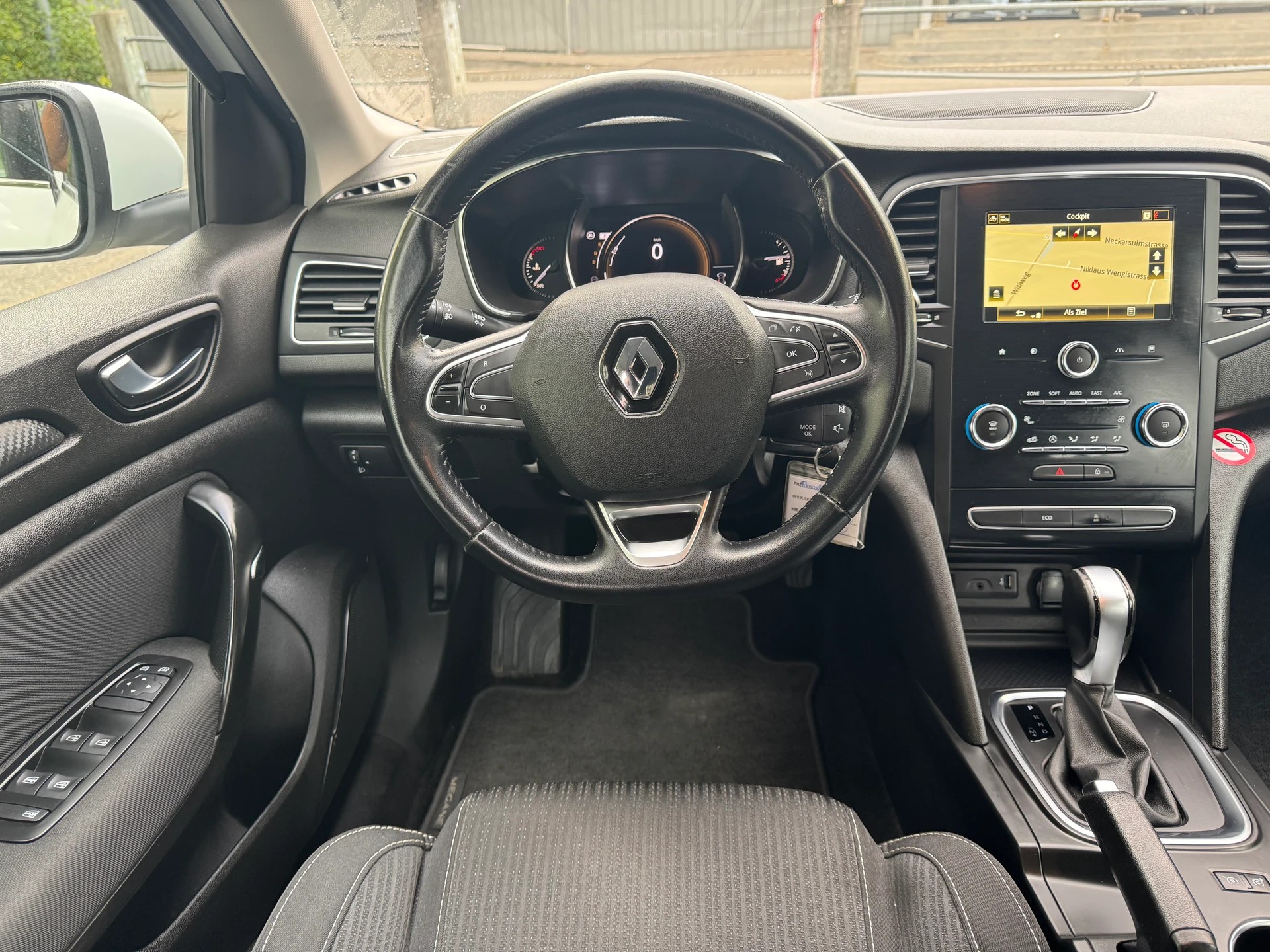 RENAULT Mégane Grandtour 1.5 dCi Business EDC ** Gr.Navi * Klima-auto * Tempomat * PDC H * Frisch Ab MFK & Service **-image-11