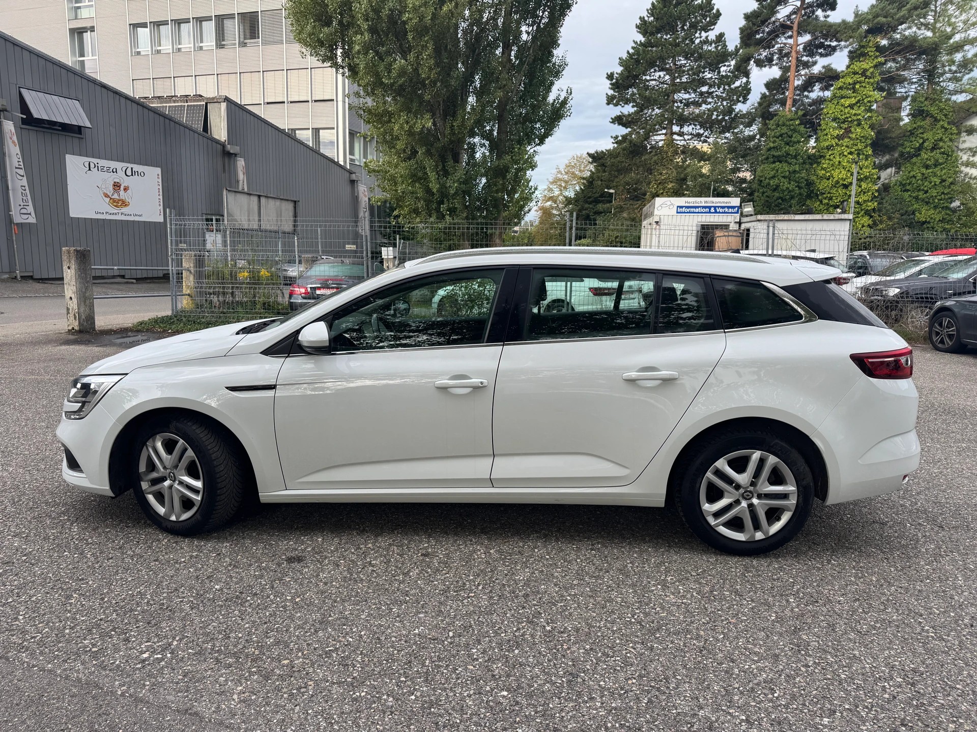RENAULT Mégane Grandtour 1.5 dCi Business EDC ** Gr.Navi * Klima-auto * Tempomat * PDC H * Frisch Ab MFK & Service **-image-4