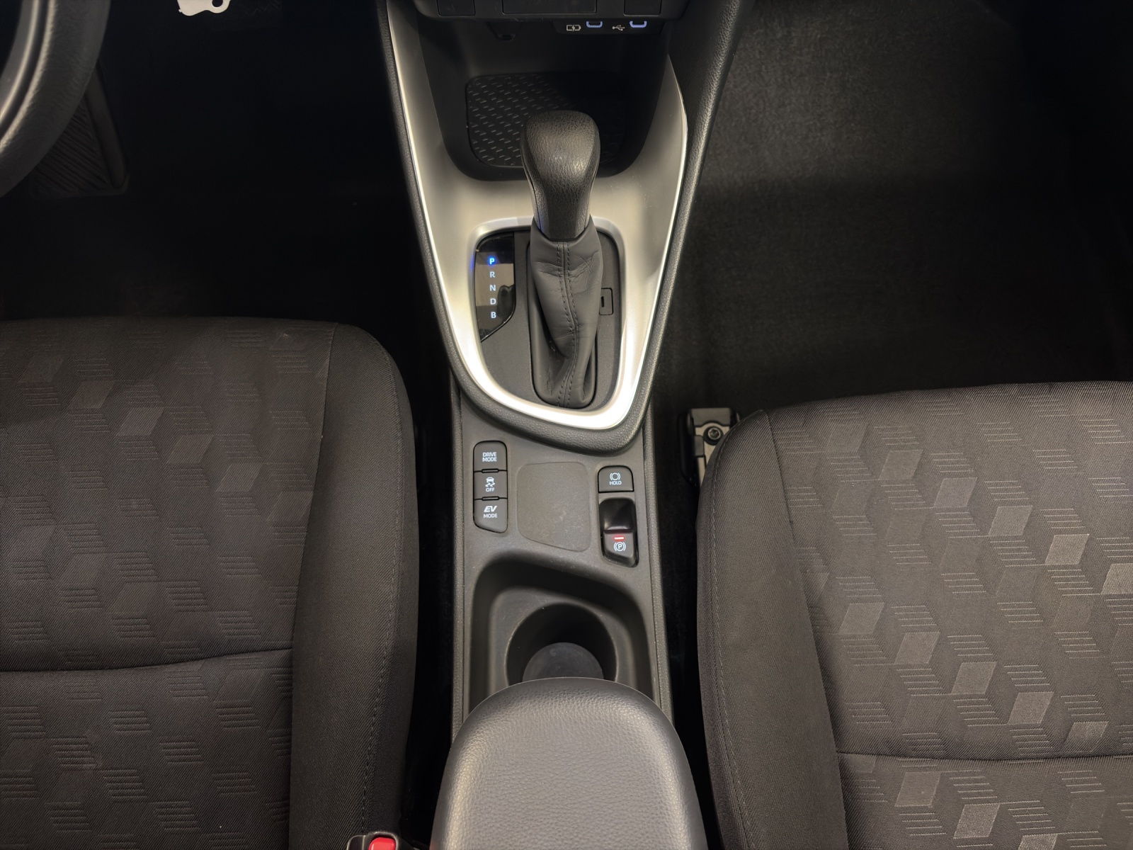 TOYOTA Yaris 1.5 Comfort e-CVT-image-15