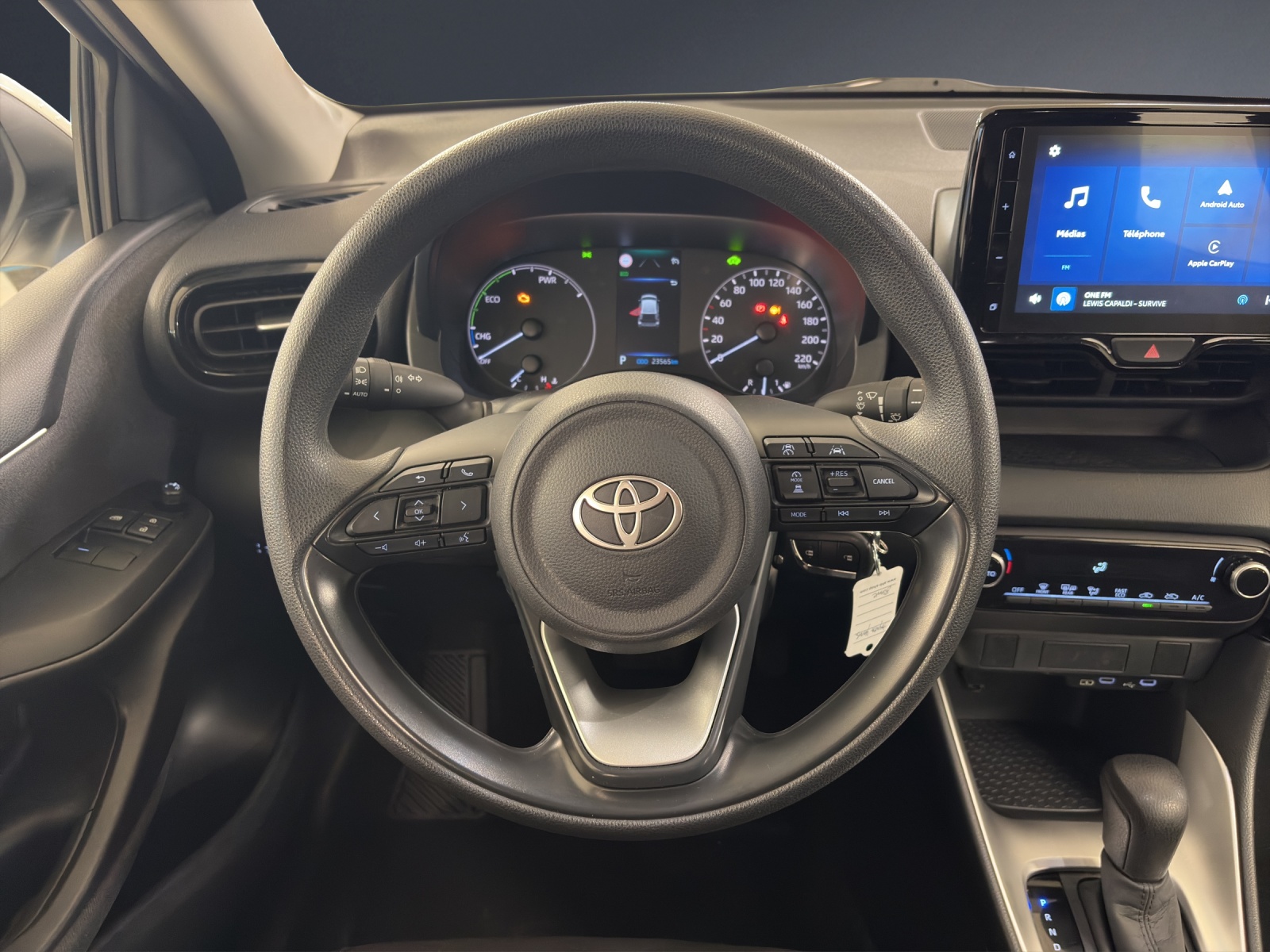 TOYOTA Yaris 1.5 Comfort e-CVT-image-12