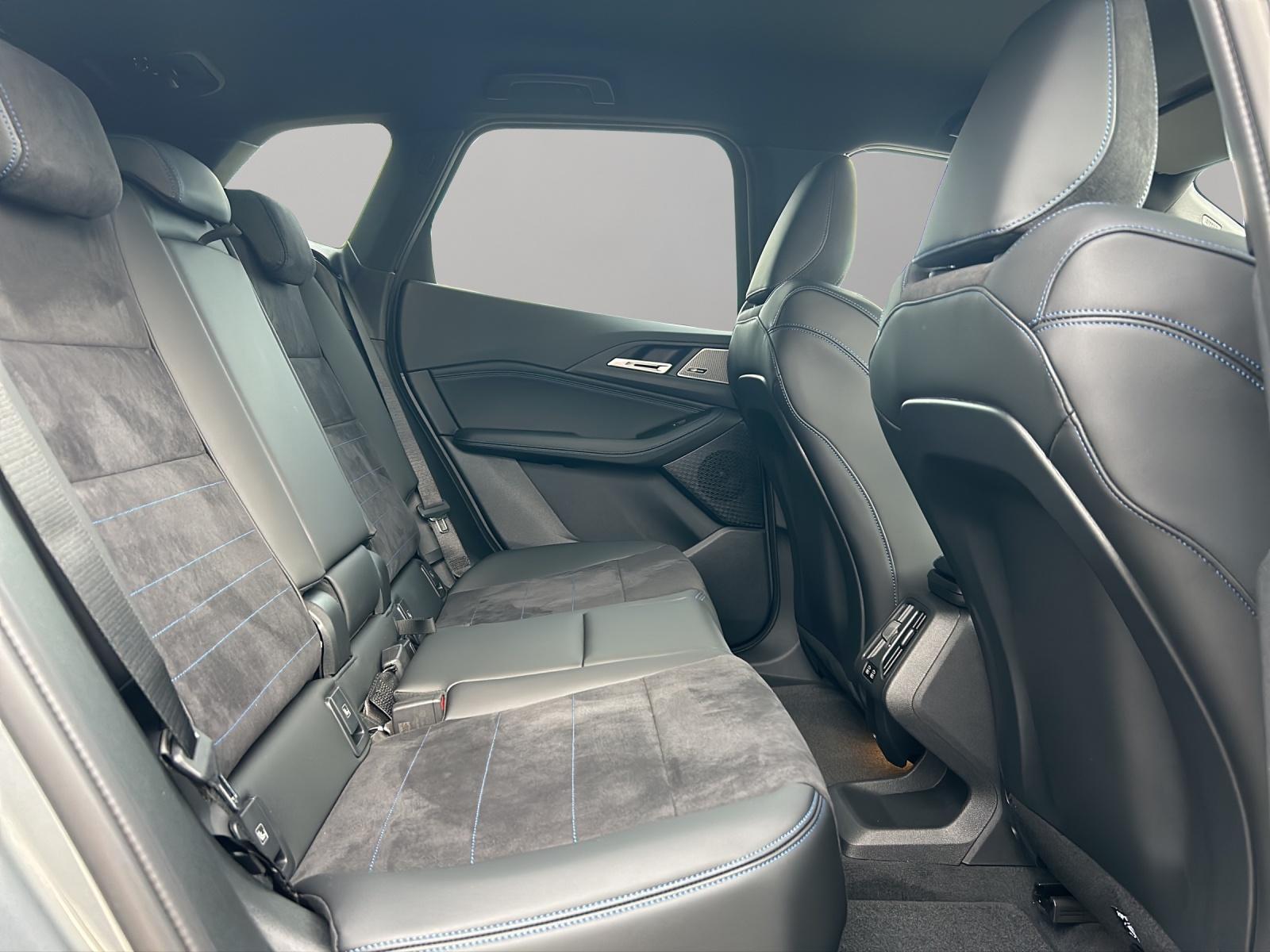 BMW 230e xDrive paddles Active Tourer-image-16