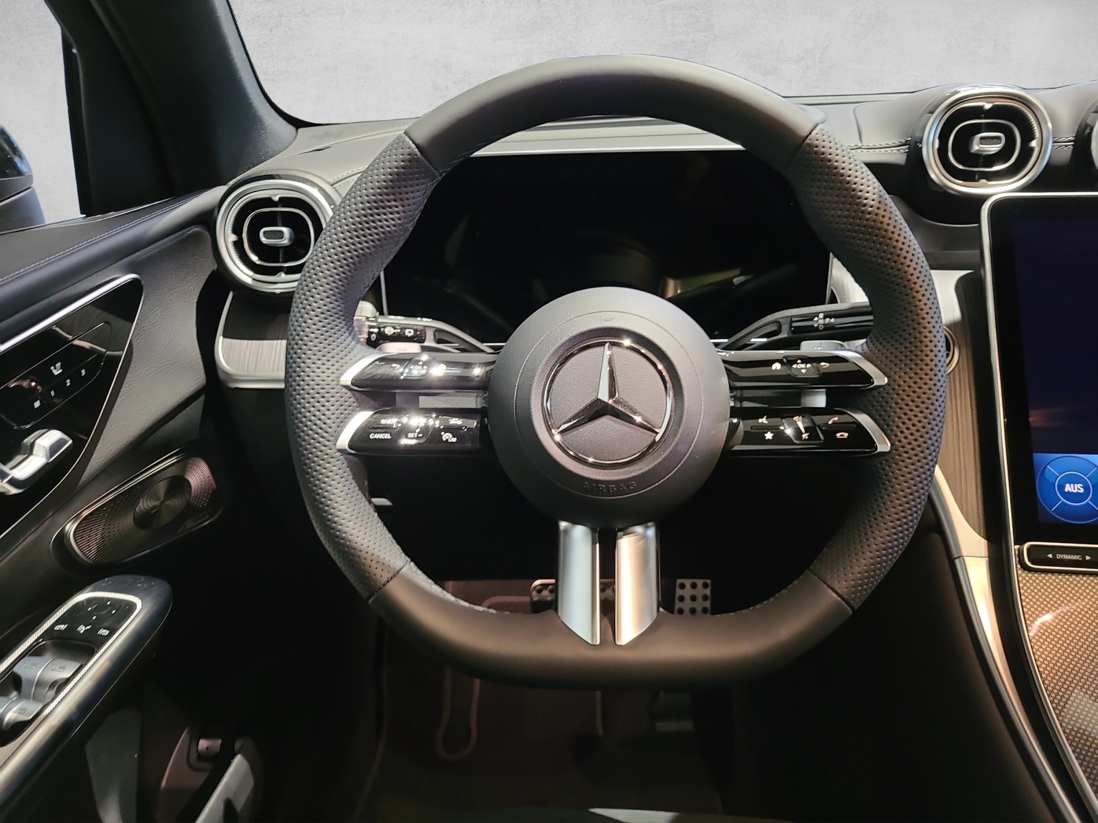 MERCEDES-BENZ GLC 400 e 4Matic 9G-Tronic-image-12