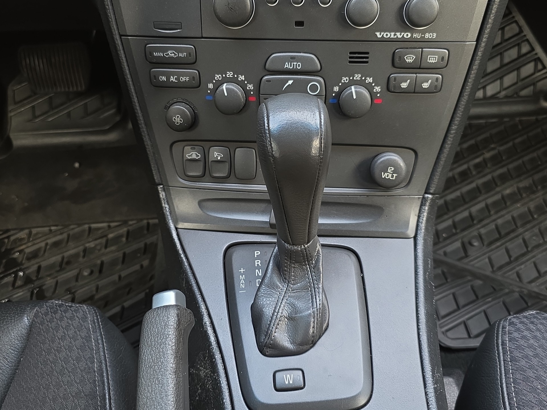 VOLVO V70 2.4T AWD-image-12