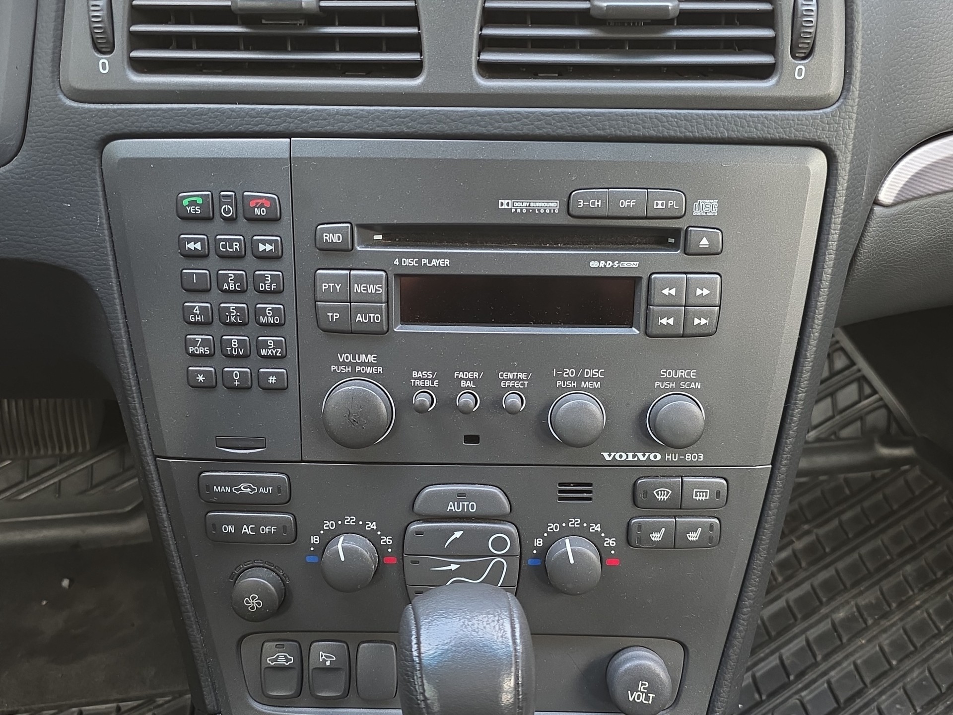 VOLVO V70 2.4T AWD-image-13