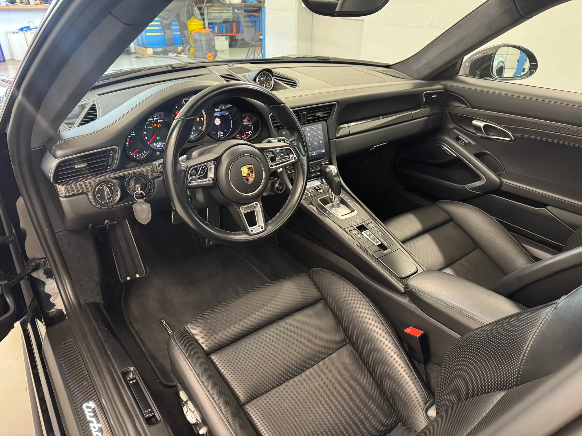 PORSCHE 911 Turbo S PDK 991.2-image-16