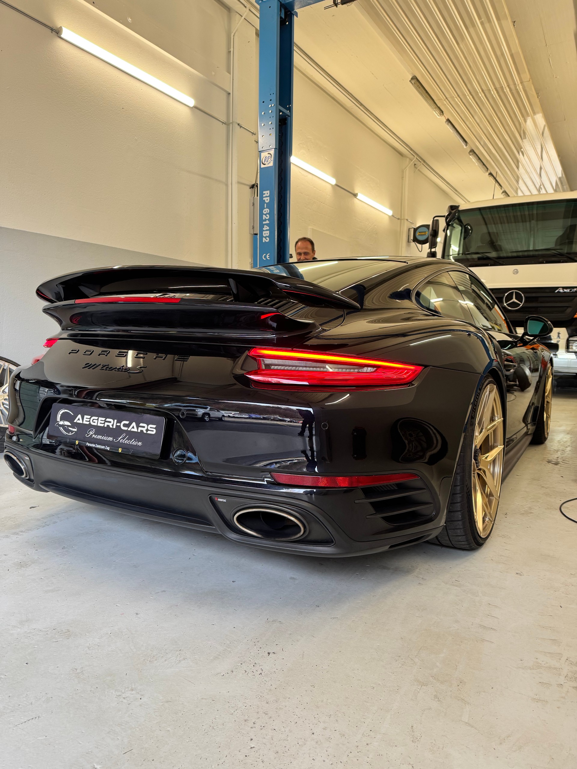 PORSCHE 911 Turbo S PDK 991.2-image-24