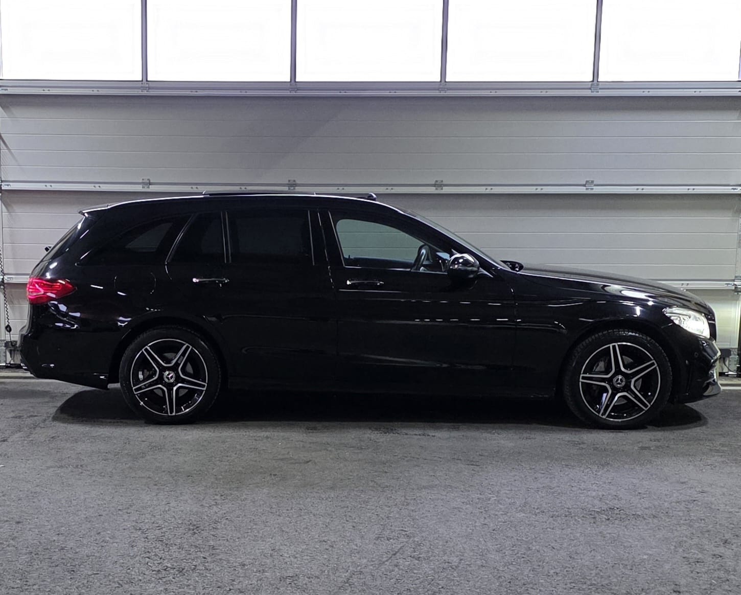 MERCEDES-BENZ C 220 d Swiss Star AMG Line 4M 9G-Tronic *CH FAHRZEUG*Panoramadach*-image-5
