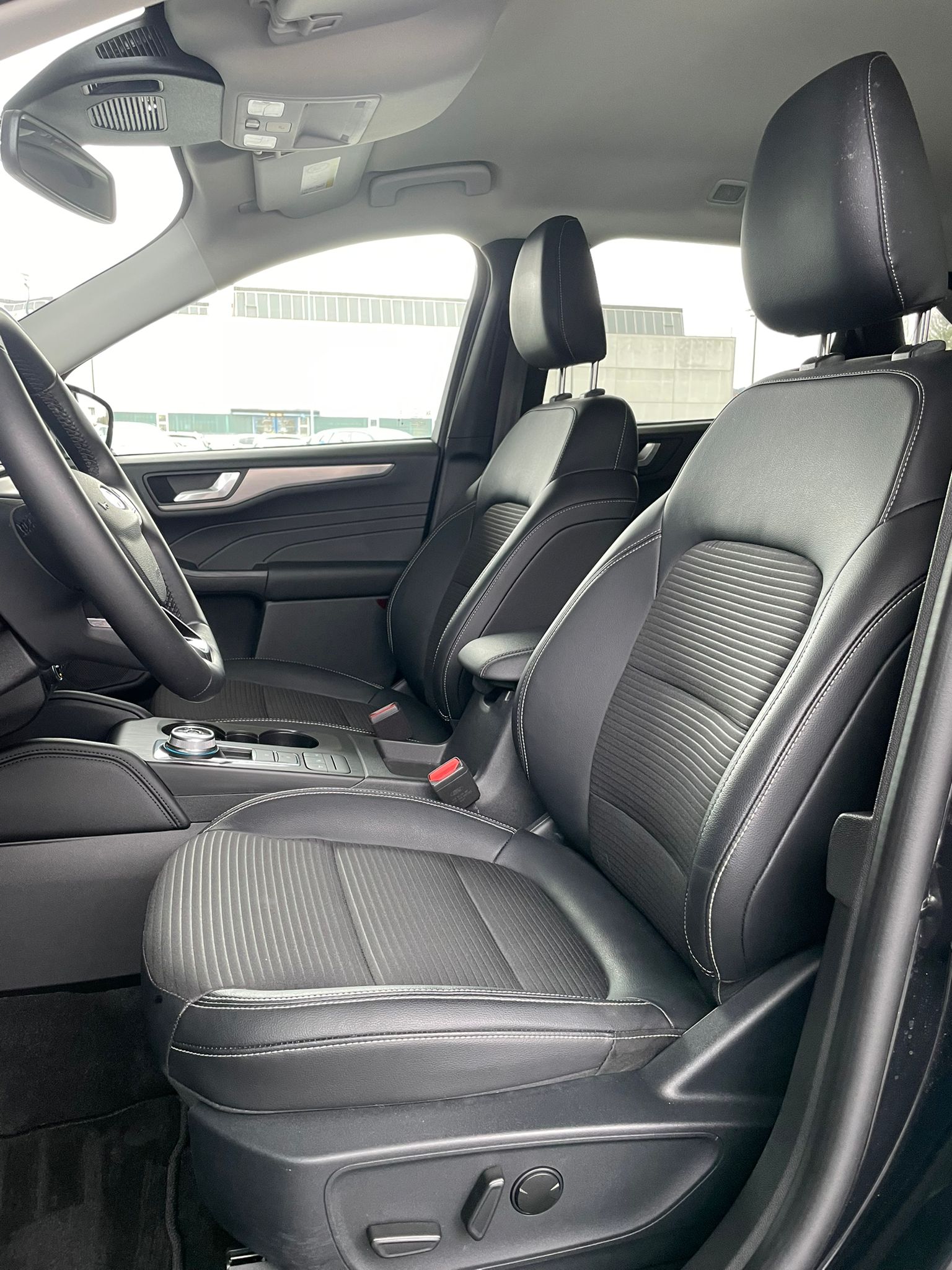 FORD Kuga 2.5 Hybrid Titanium X 4x4-image-5