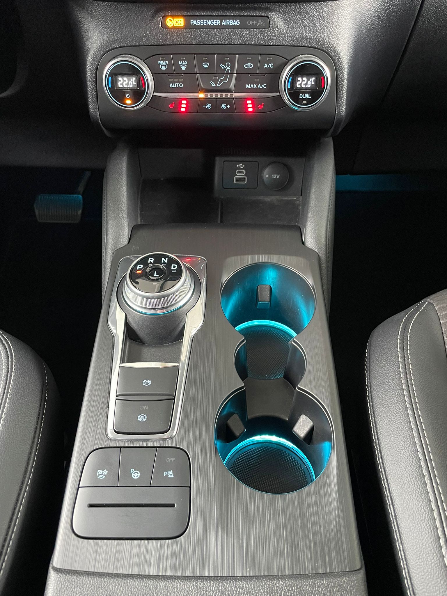 FORD Kuga 2.5 Hybrid Titanium X 4x4-image-9