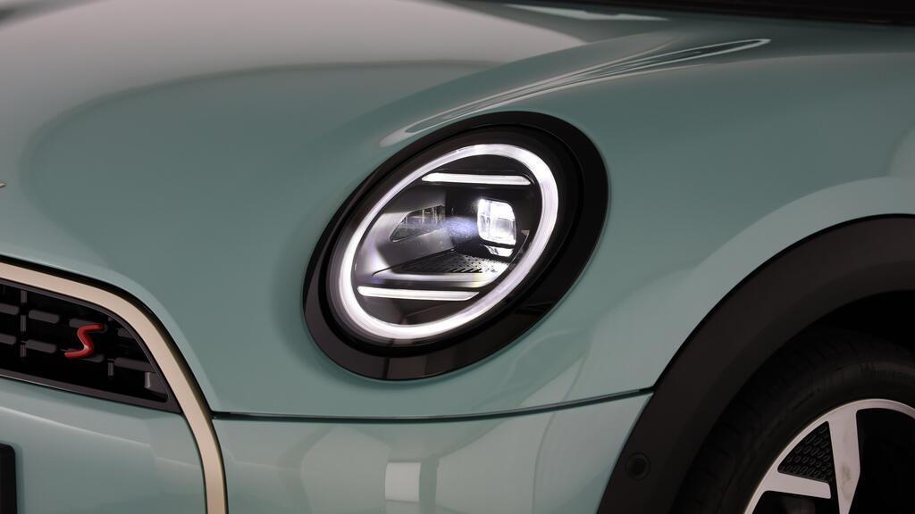 MINI Cooper S Cabrio-image-14