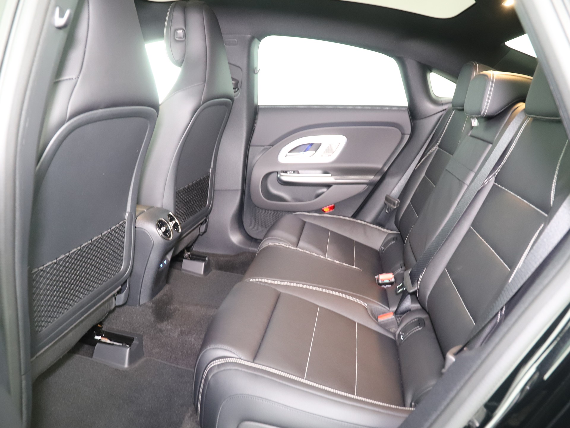 MERCEDES-BENZ CLA 220 8G-DCT 4Matic-image-10