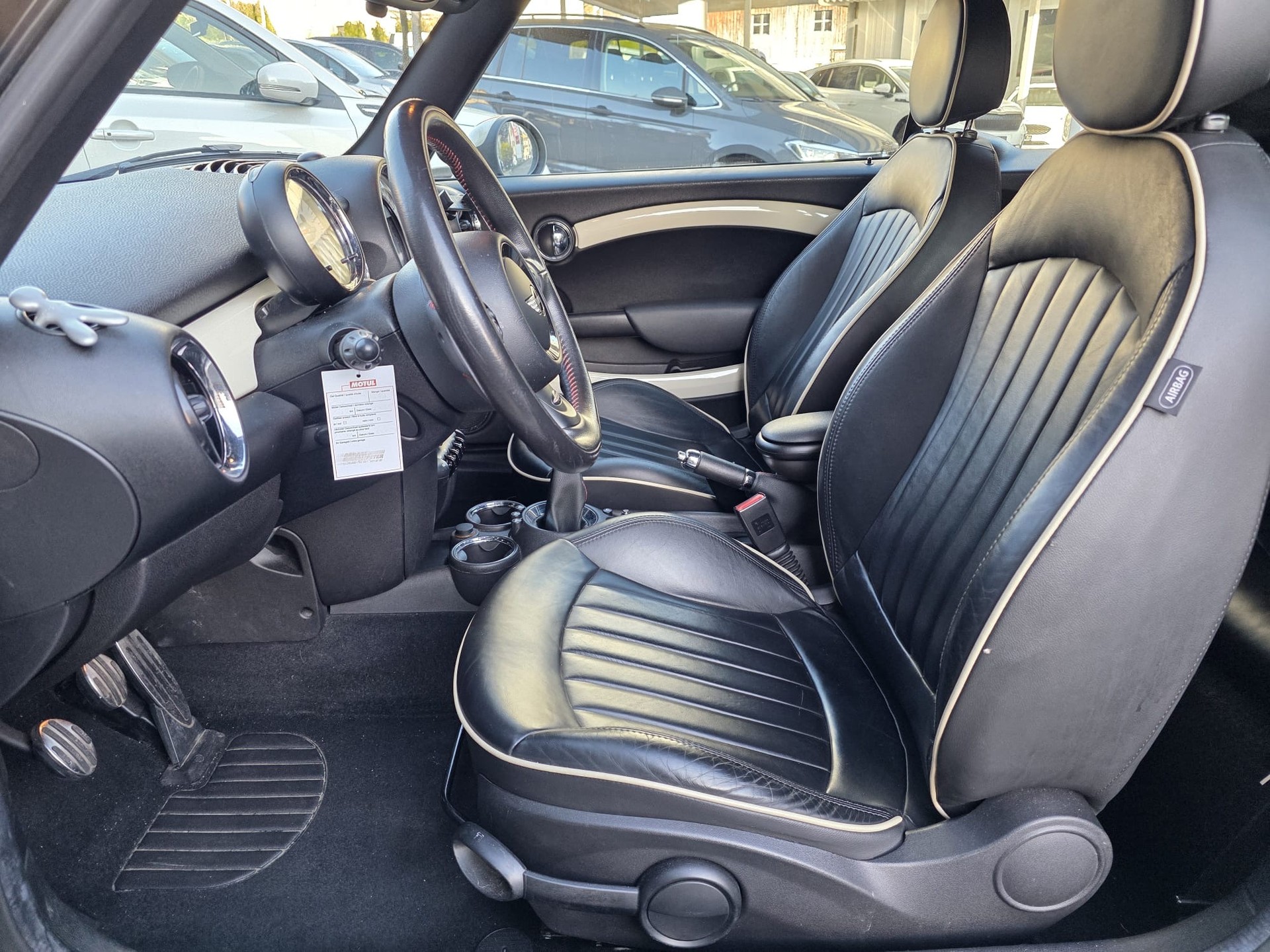 MINI Cooper S Cabriolet-image-2