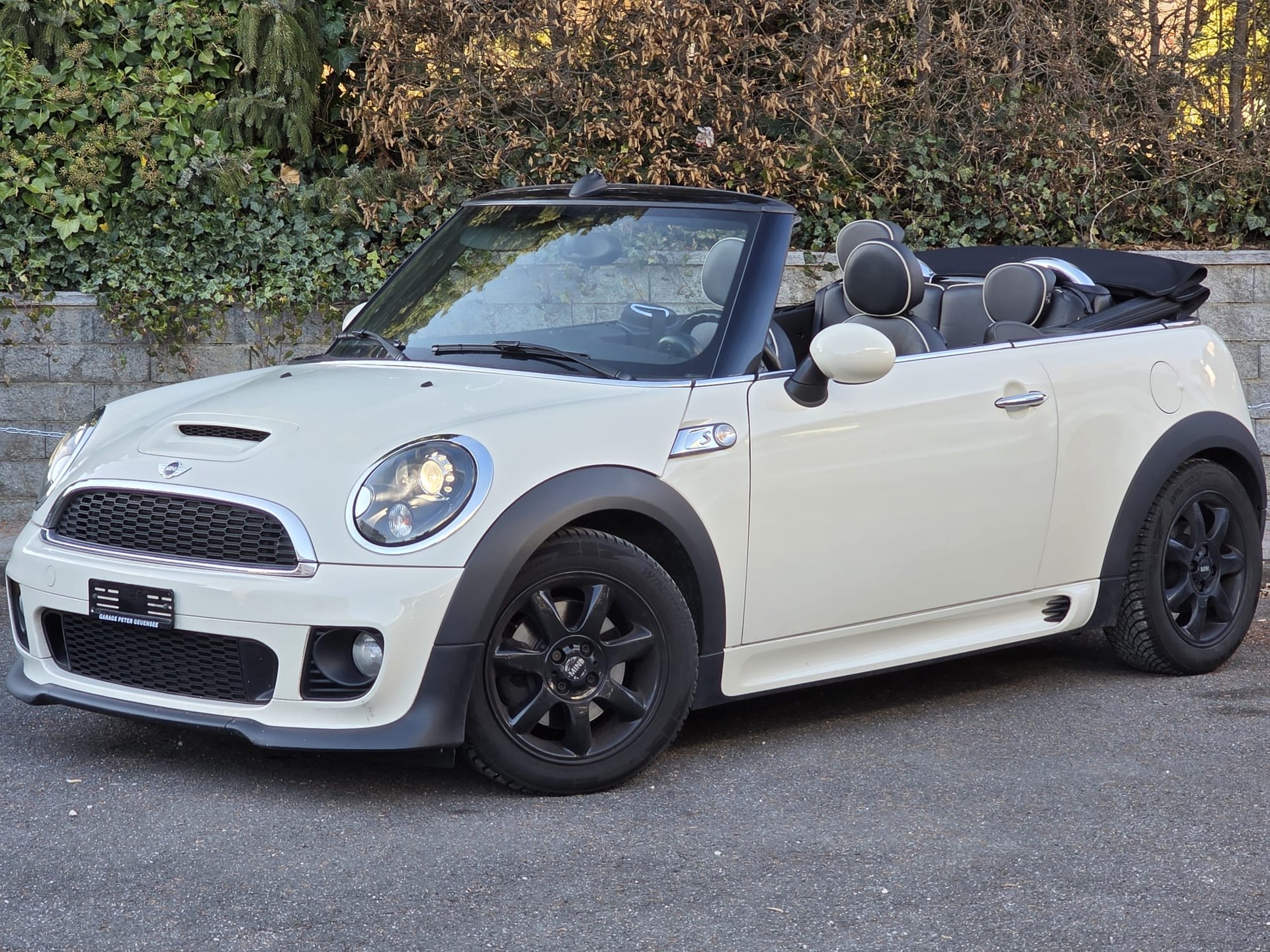 MINI Cooper S Cabriolet-image-0