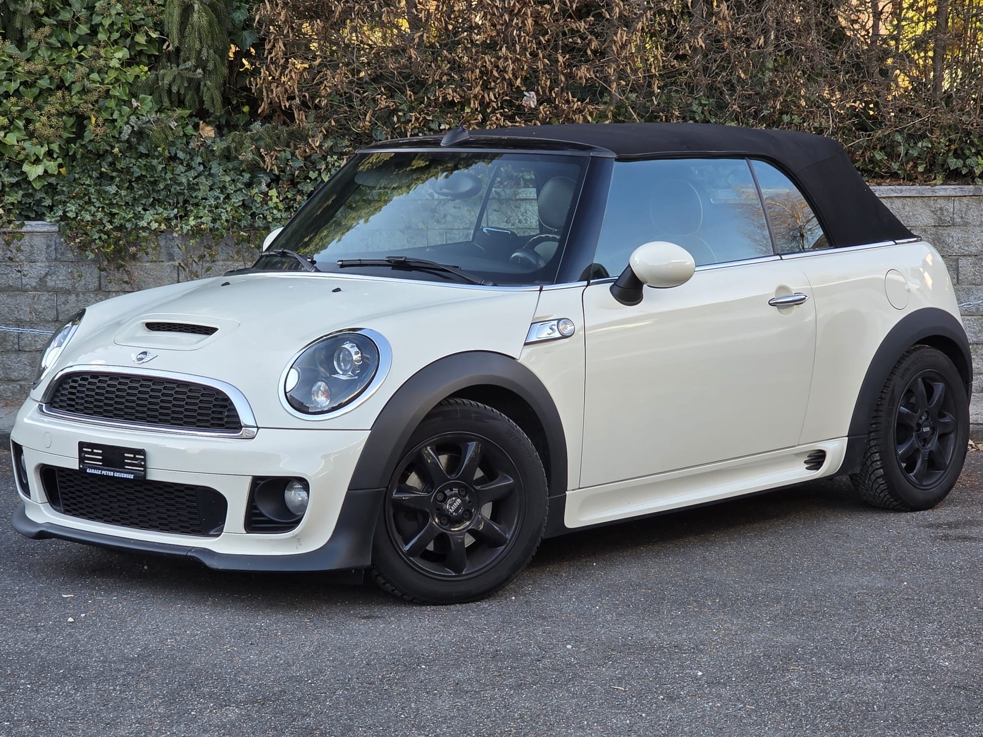 MINI Cooper S Cabriolet-image-1