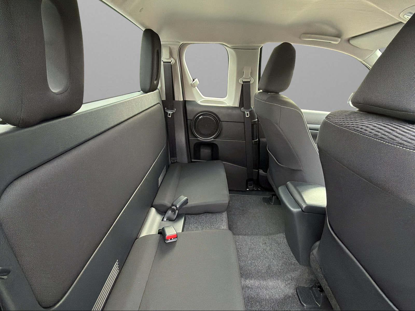TOYOTA Hilux Extra Cab.-Chassis 2.4 D-4D 150 Comfort-image-8