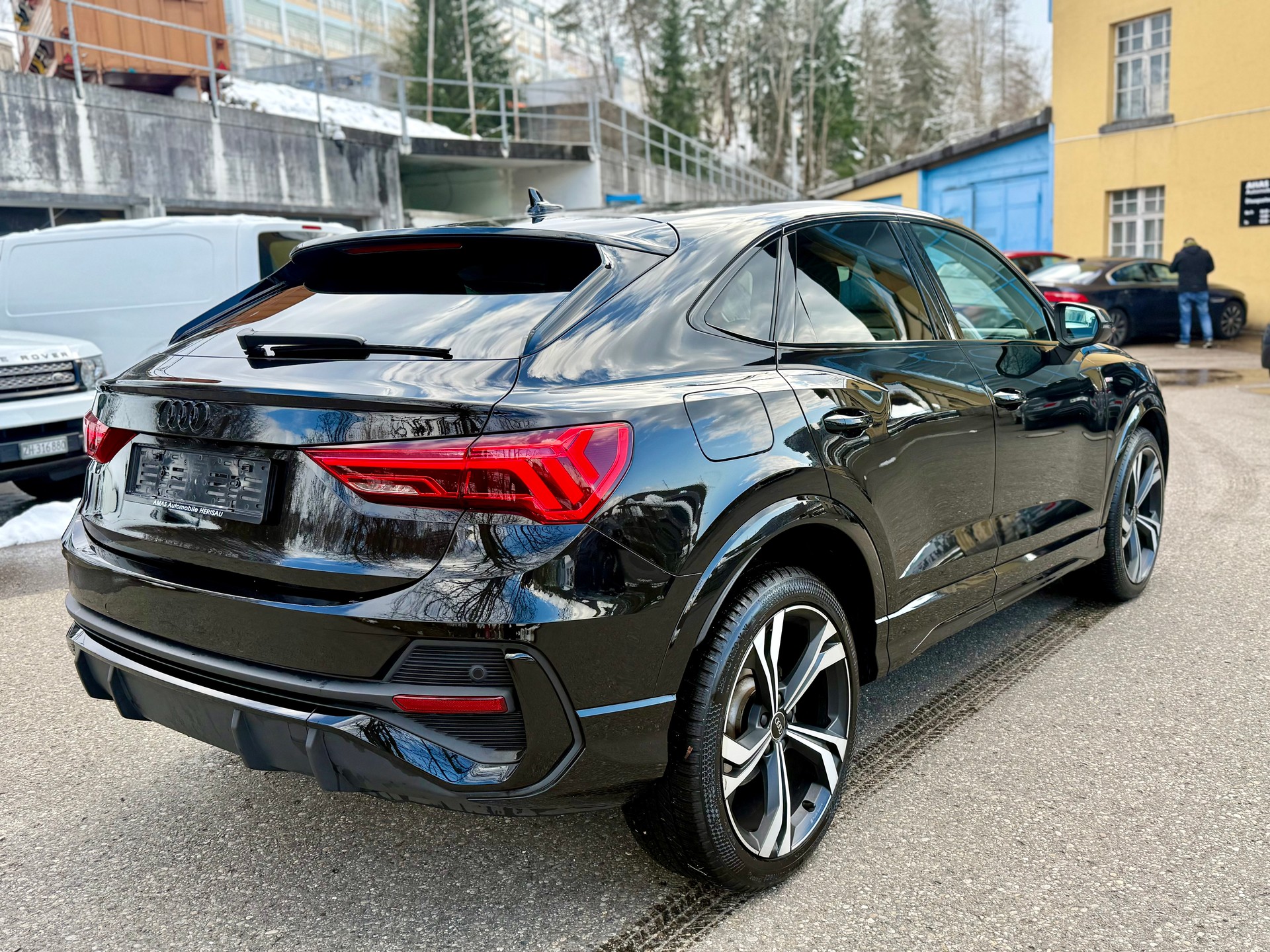 AUDI Q3 35 TFSI S line Attraction S-tronic-image-4