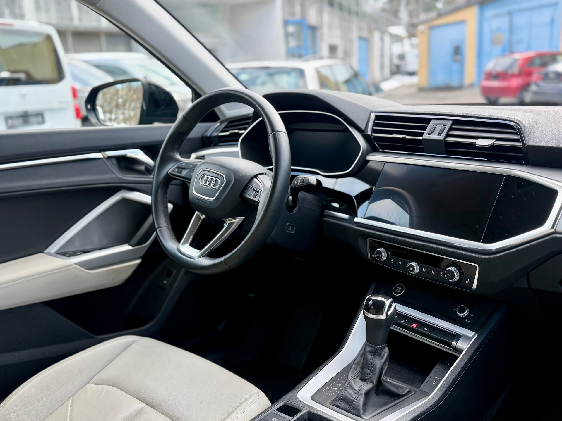 AUDI Q3 35 TFSI S line Attraction S-tronic-image-7