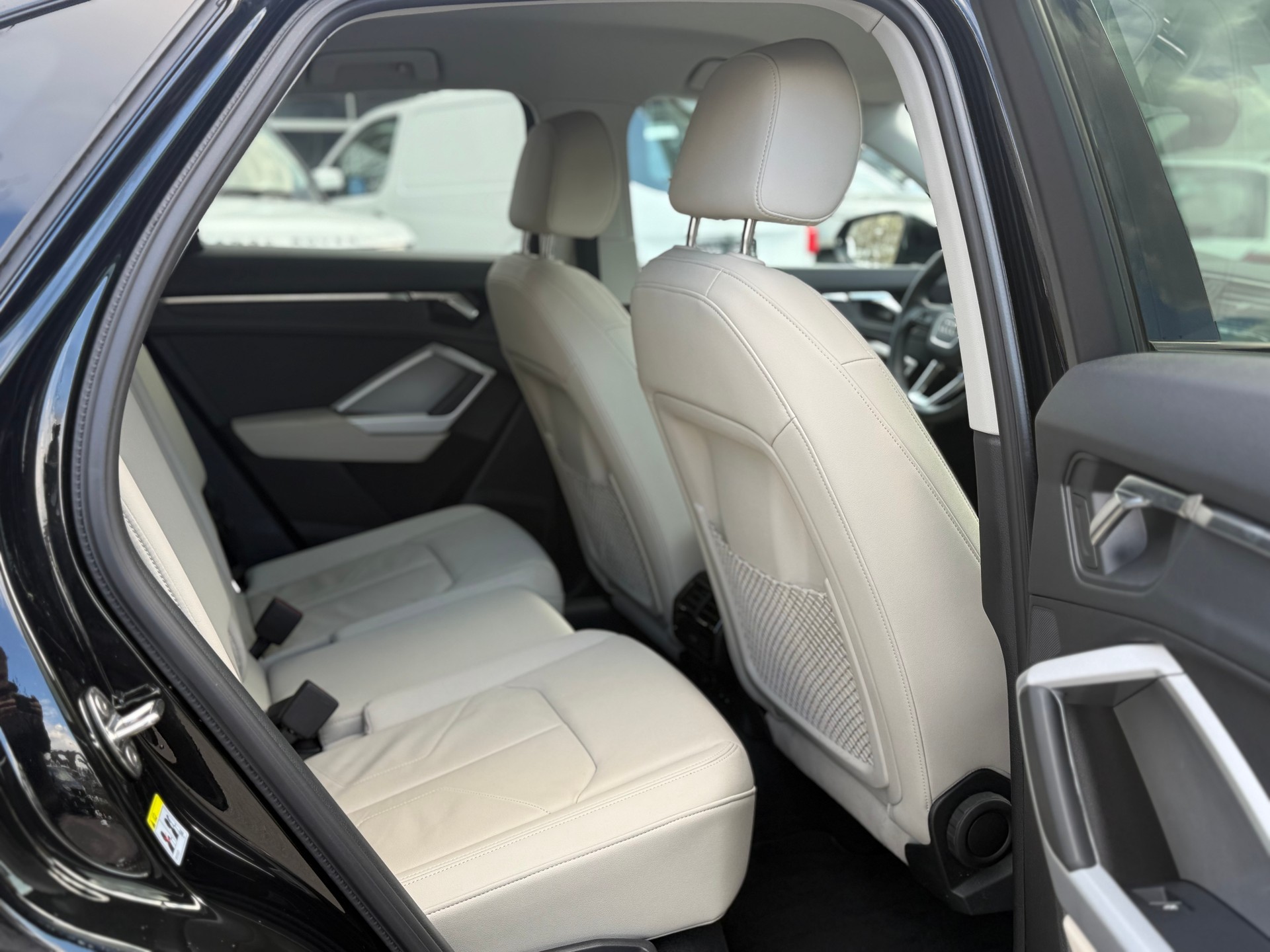 AUDI Q3 35 TFSI S line Attraction S-tronic-image-8