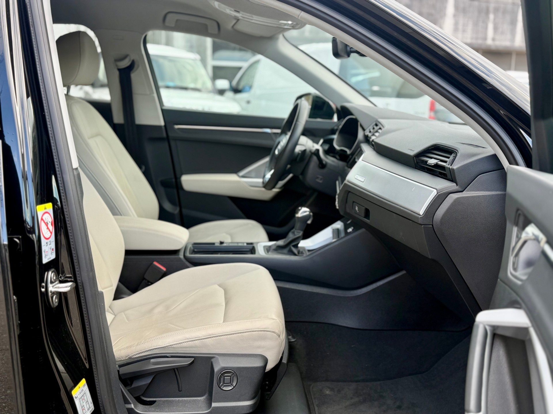 AUDI Q3 35 TFSI S line Attraction S-tronic-image-6