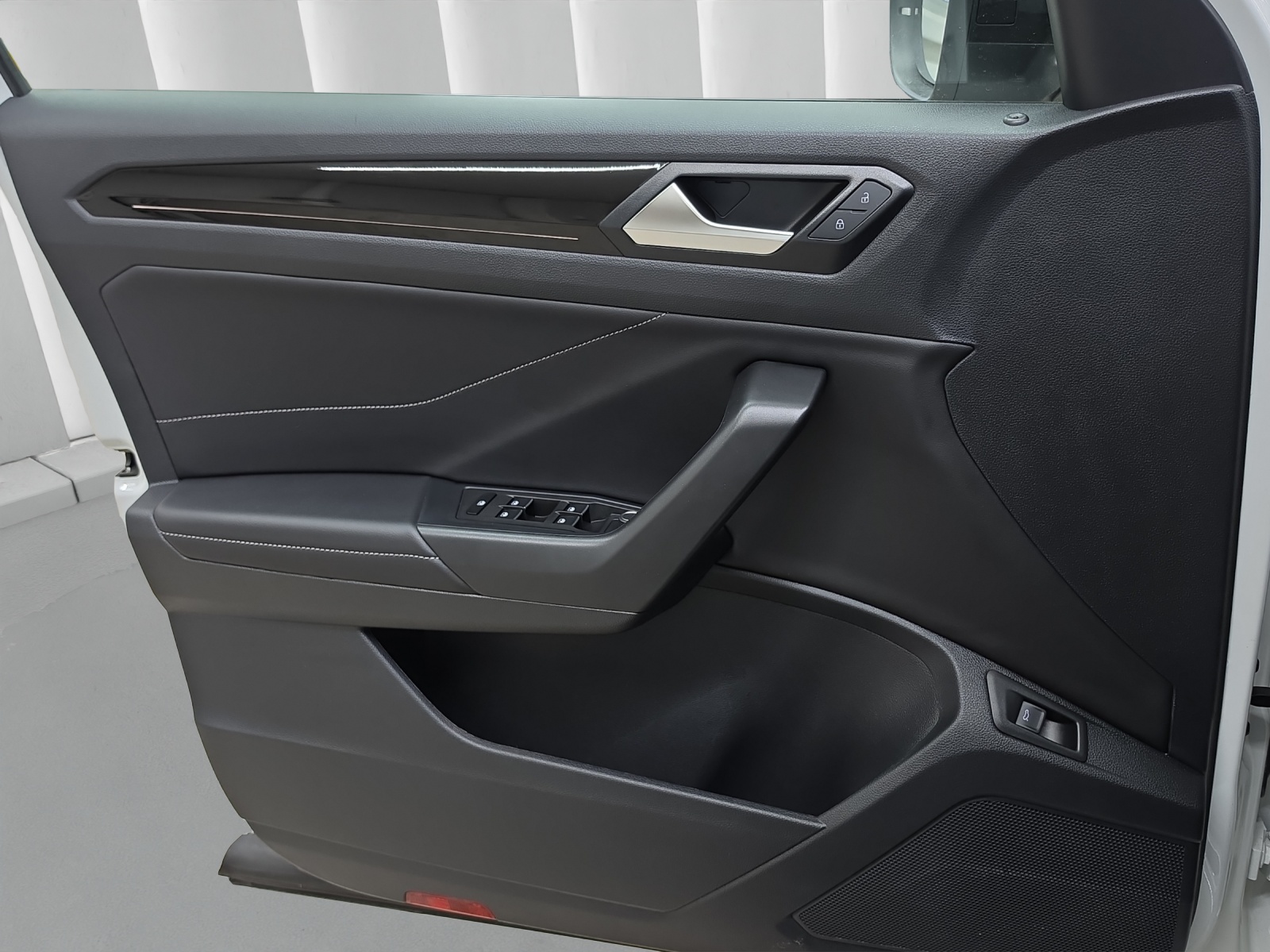 VW T-Roc 2.0 TSI R-Line DSG 4motion-image-14